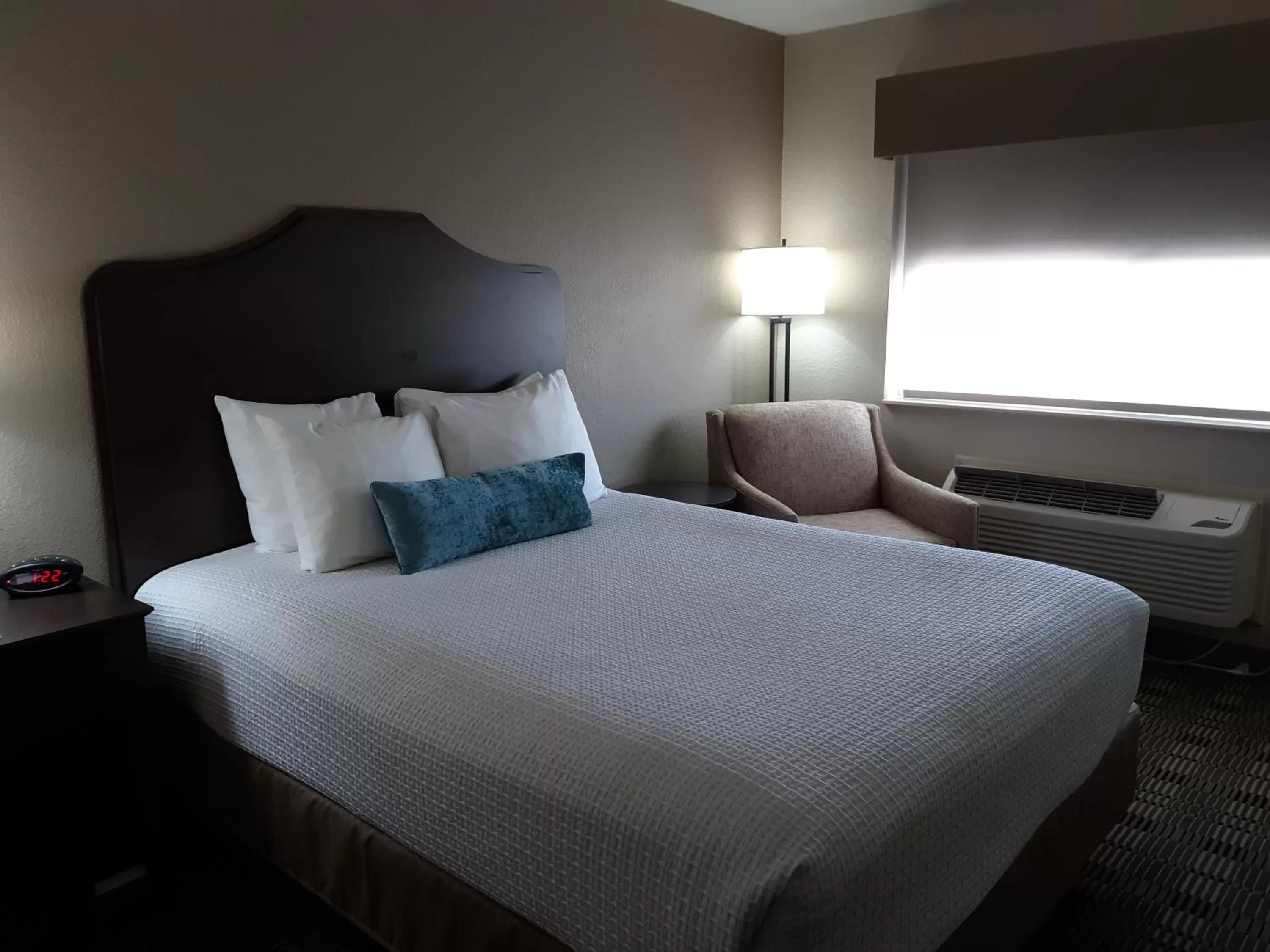 Bedroom, Bed in Best Western TimberRidge Inn