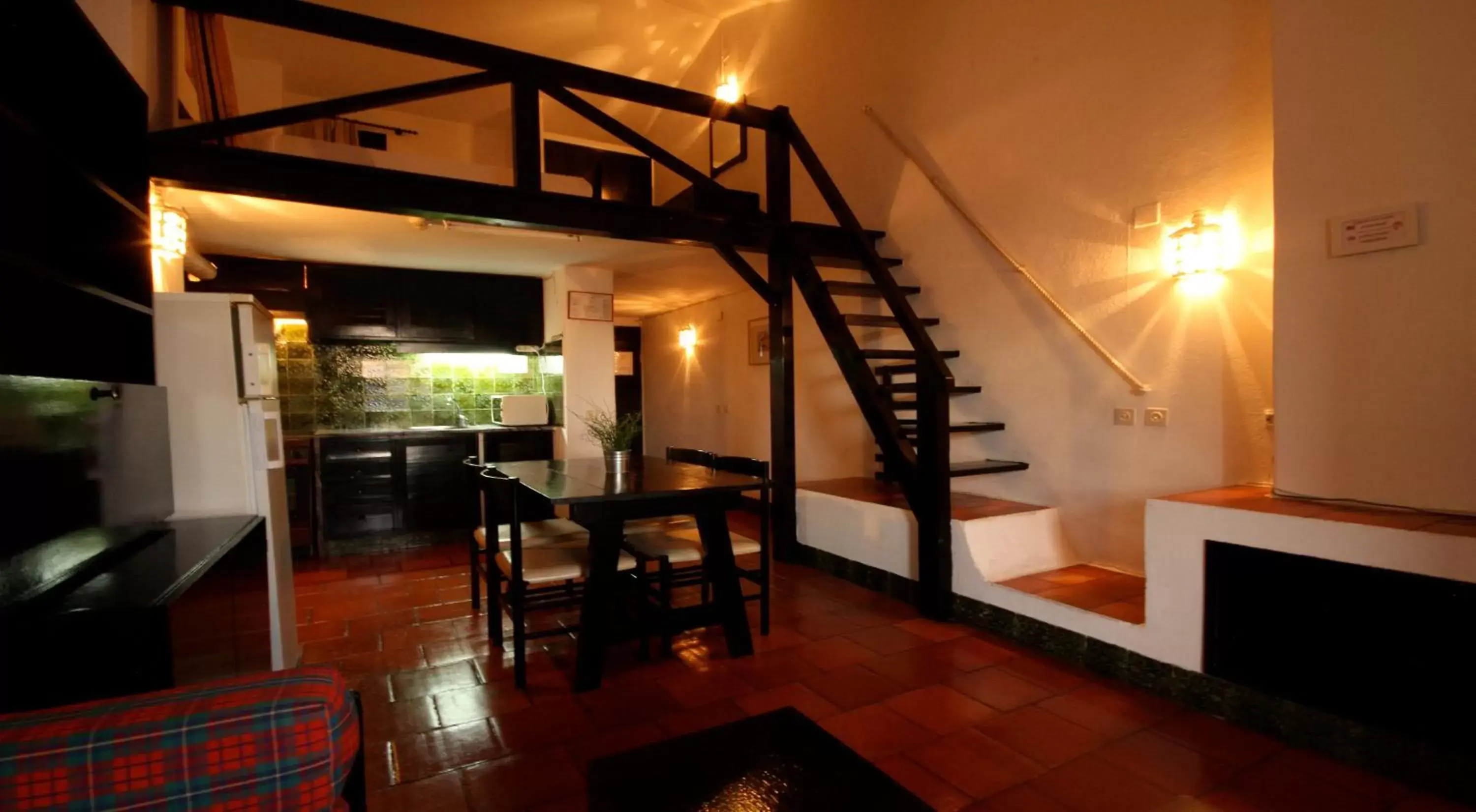 Kitchen or kitchenette, Dining Area in Apartamentos Azul Mar