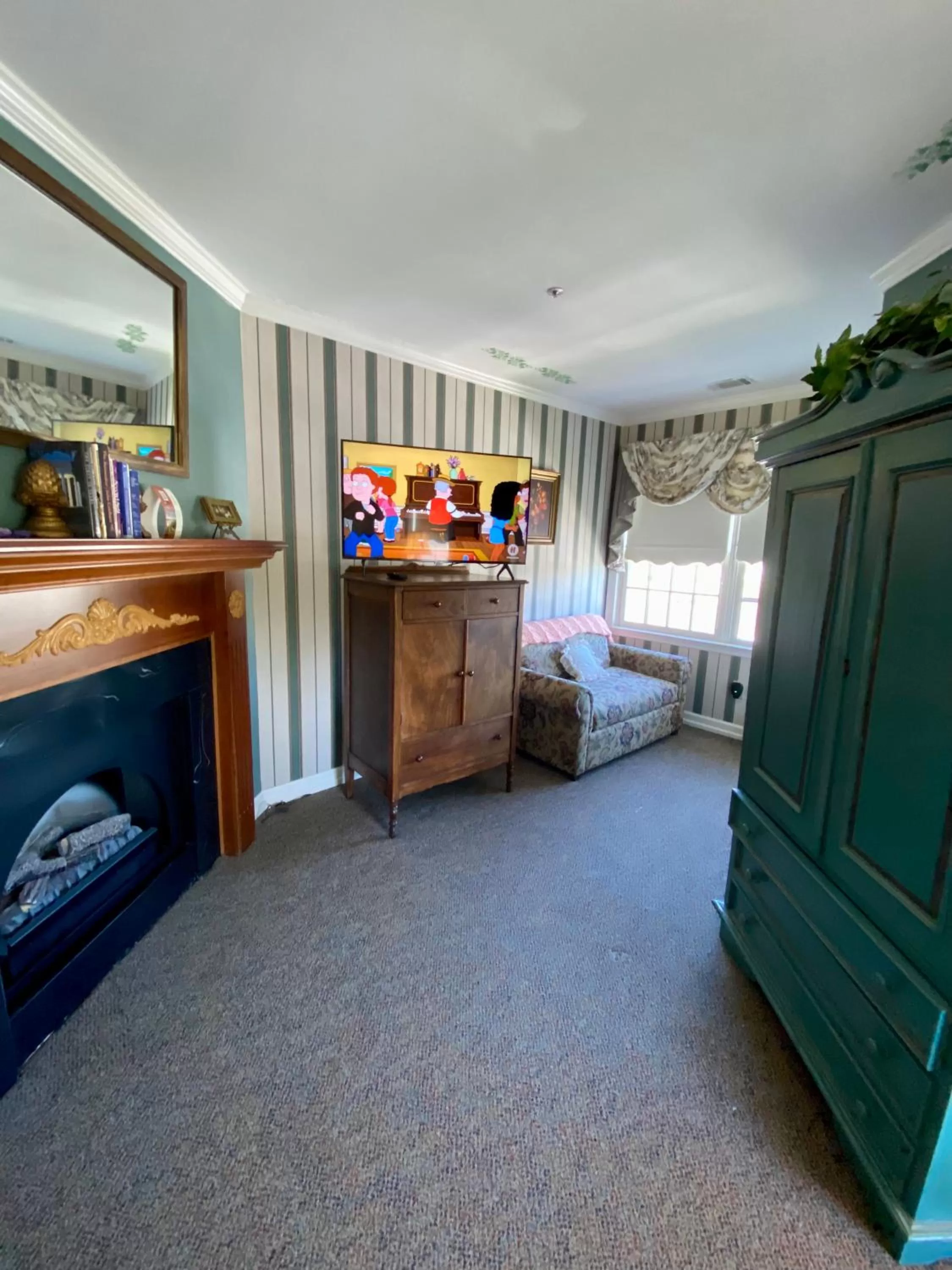 View (from property/room), Bed in The Cypress Inn