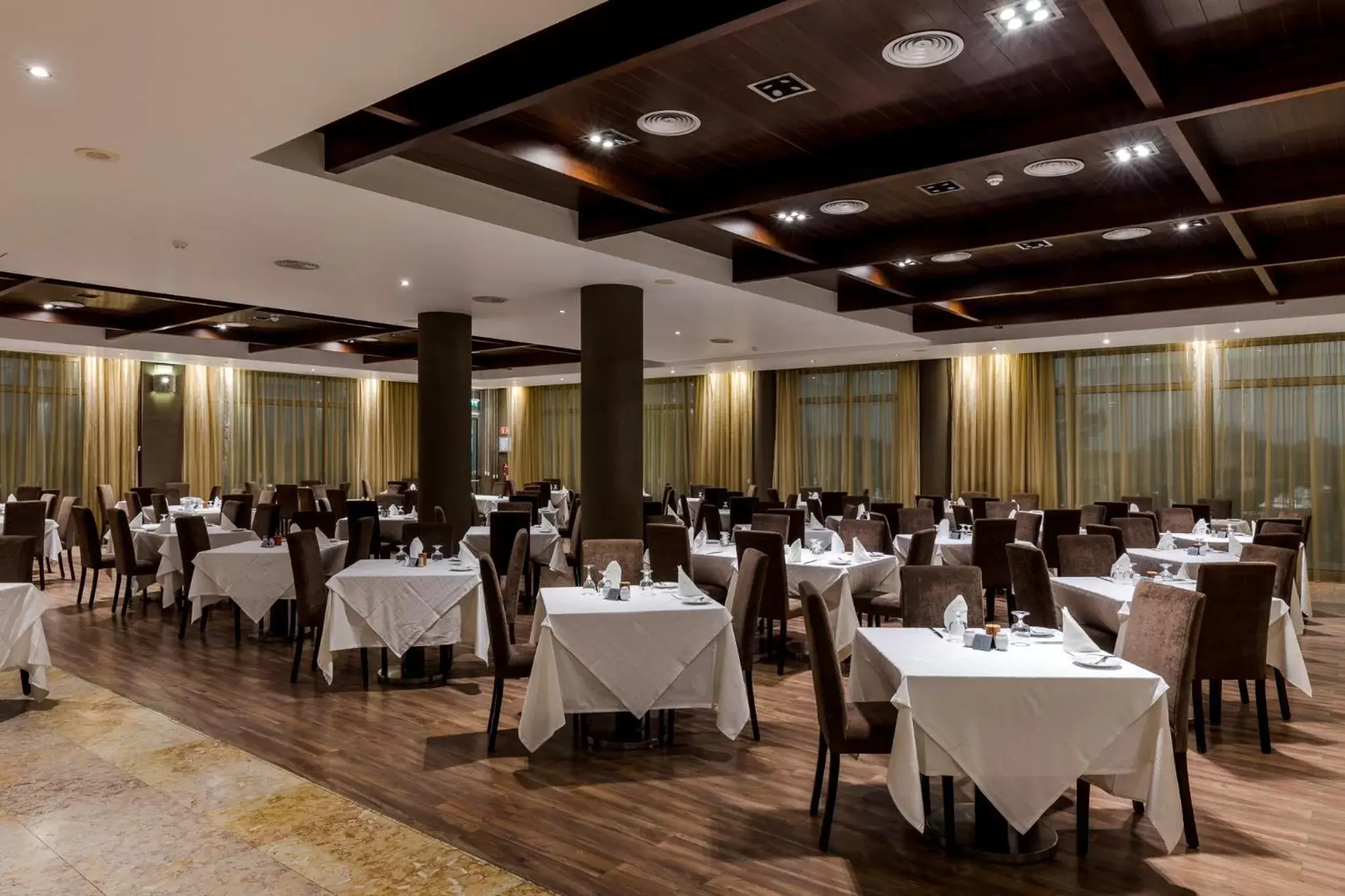 Restaurant/Places to Eat in Hotel Apartamento Dunamar