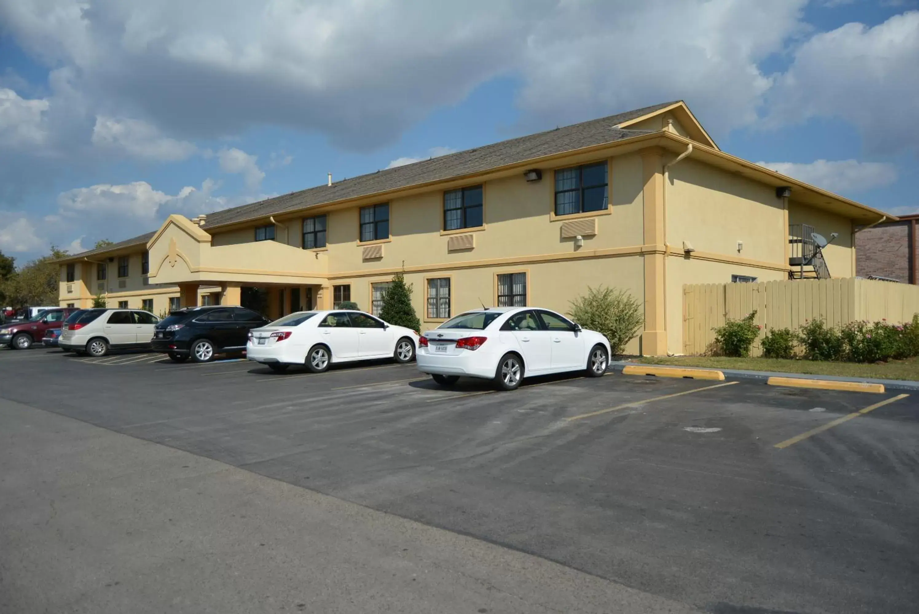 Property building in Super 8 by Wyndham Sulphur Property building in Super 8 by Wyndham Sulphur