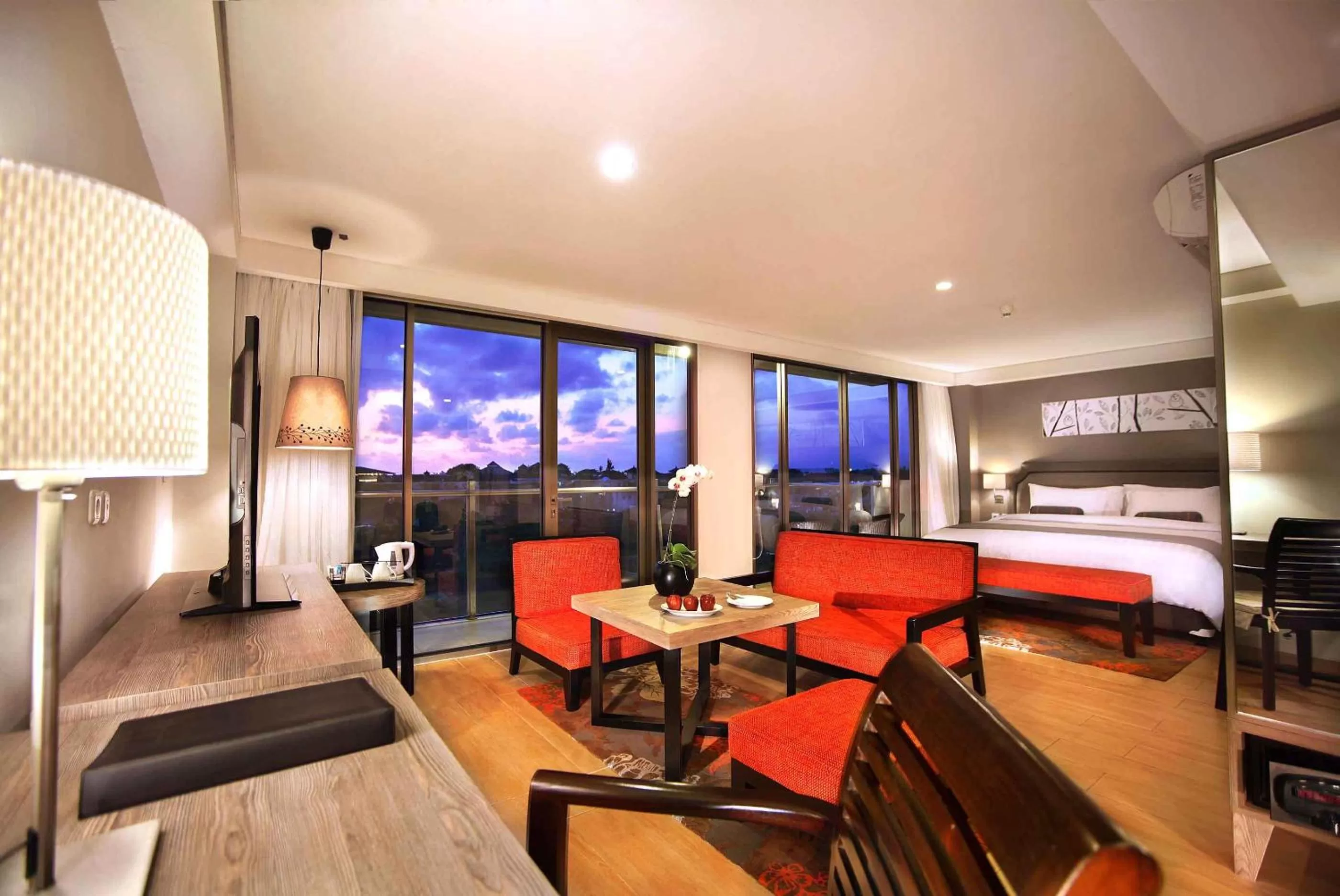 Photo of the whole room in Harper Kuta Hotel by ASTON