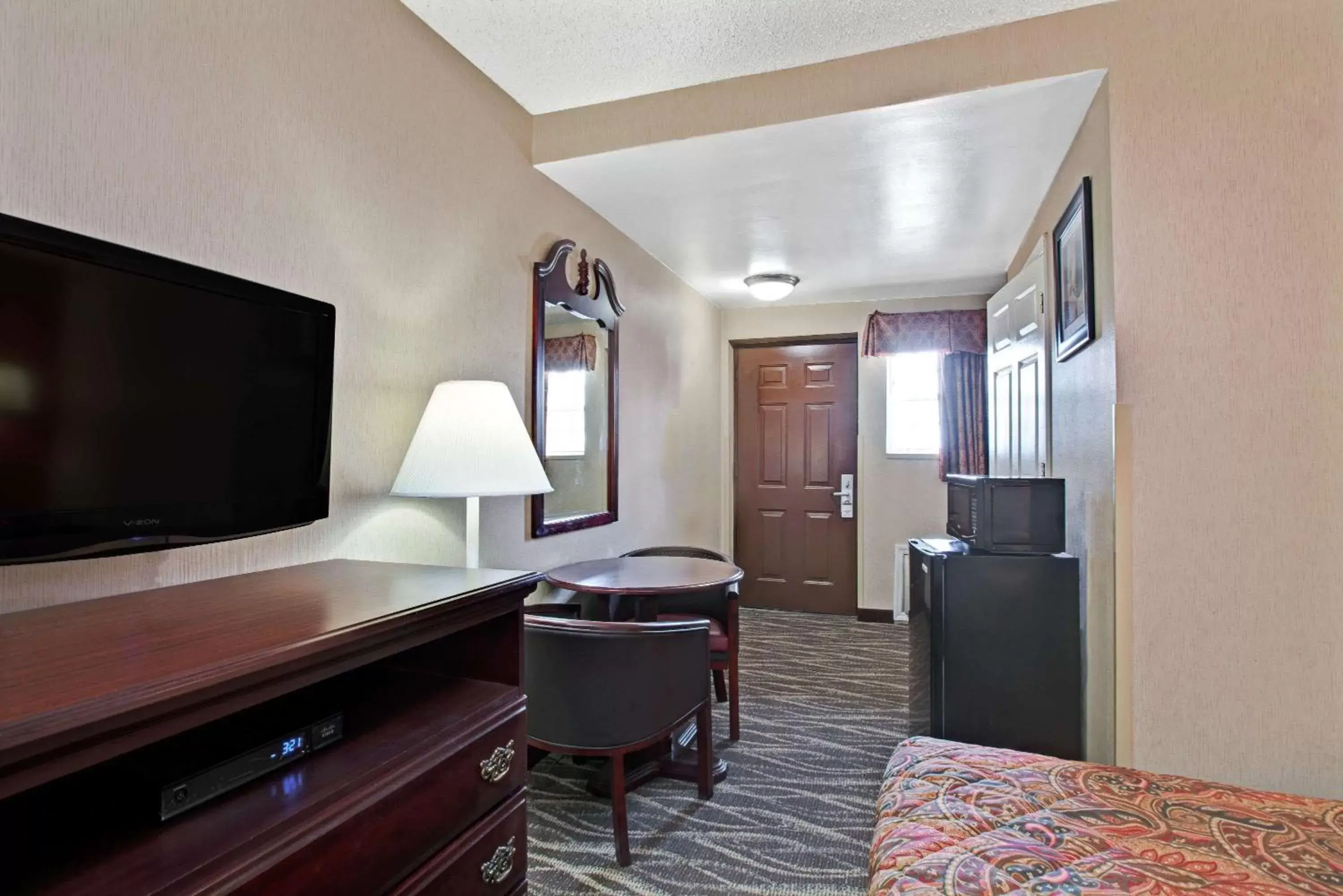 Photo of the whole room, TV/Entertainment Center in Days Inn by Wyndham Ridgefield NJ
