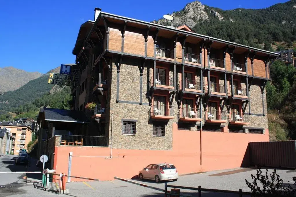 Facade/entrance, Property Building in Xalet Besolí