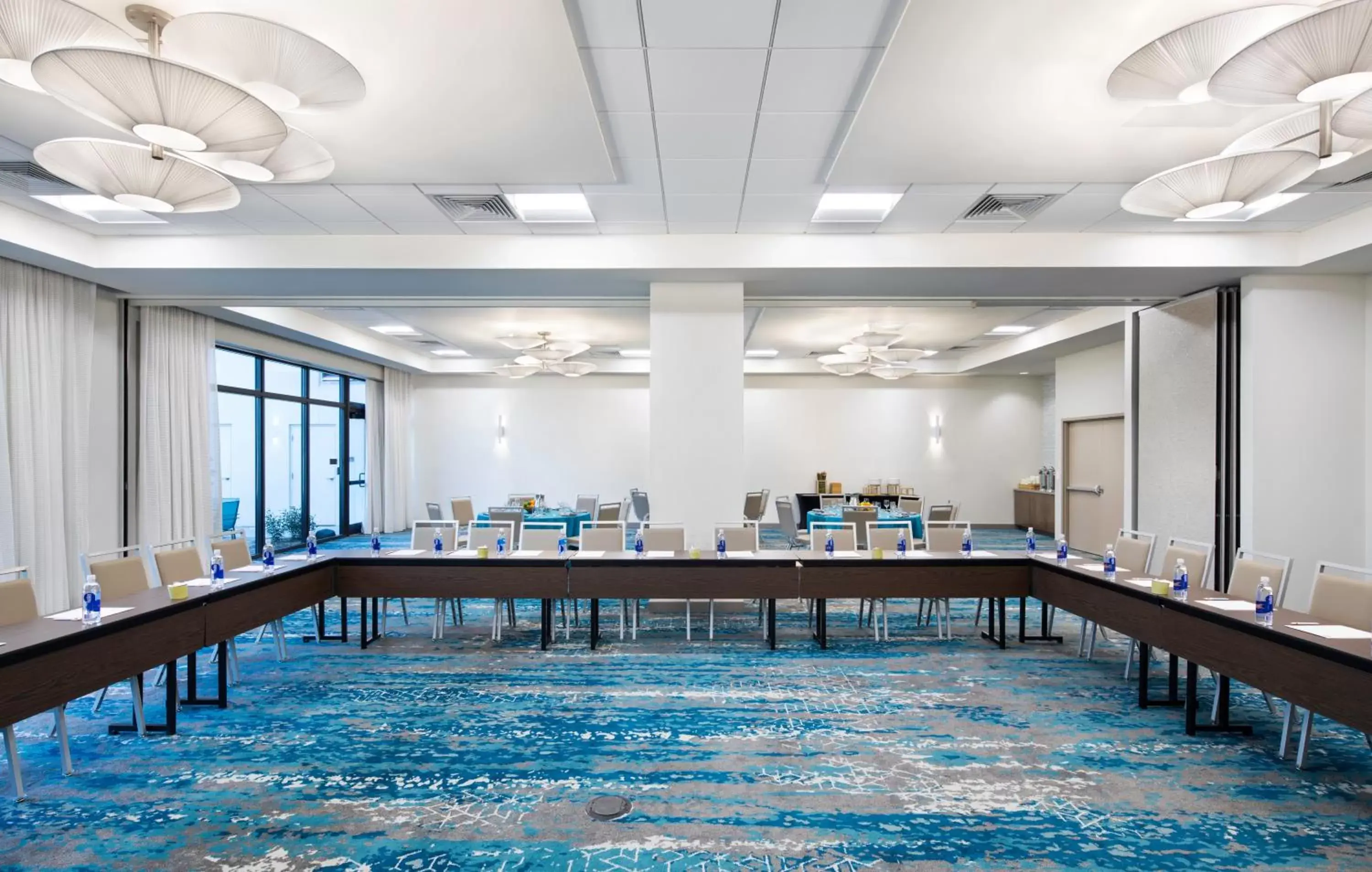 Meeting/conference room, Swimming Pool in EVEN Hotel Miami - Airport, an IHG Hotel