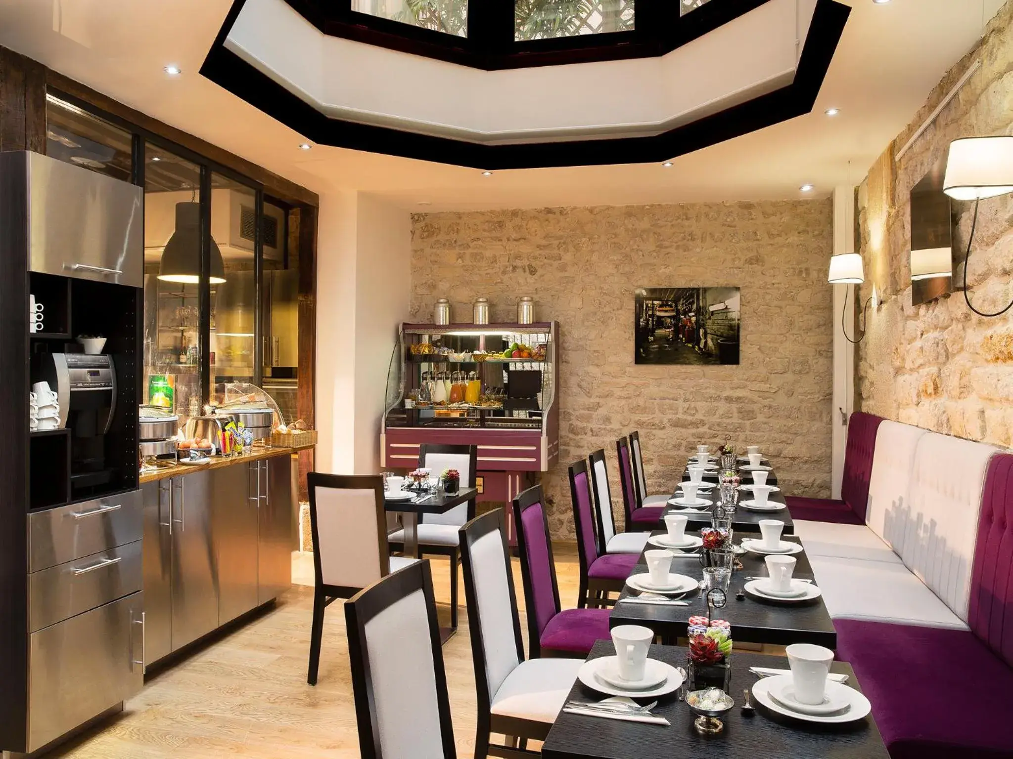 Buffet breakfast, Restaurant/Places to Eat in Hôtel Jacques De Molay