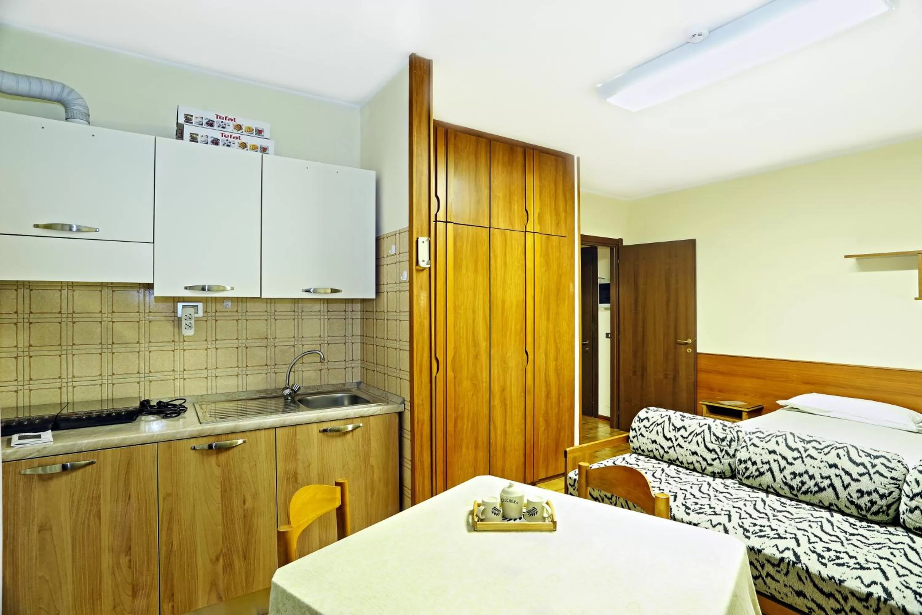 Kitchen or kitchenette, Bed in Hotel Residence Sogno