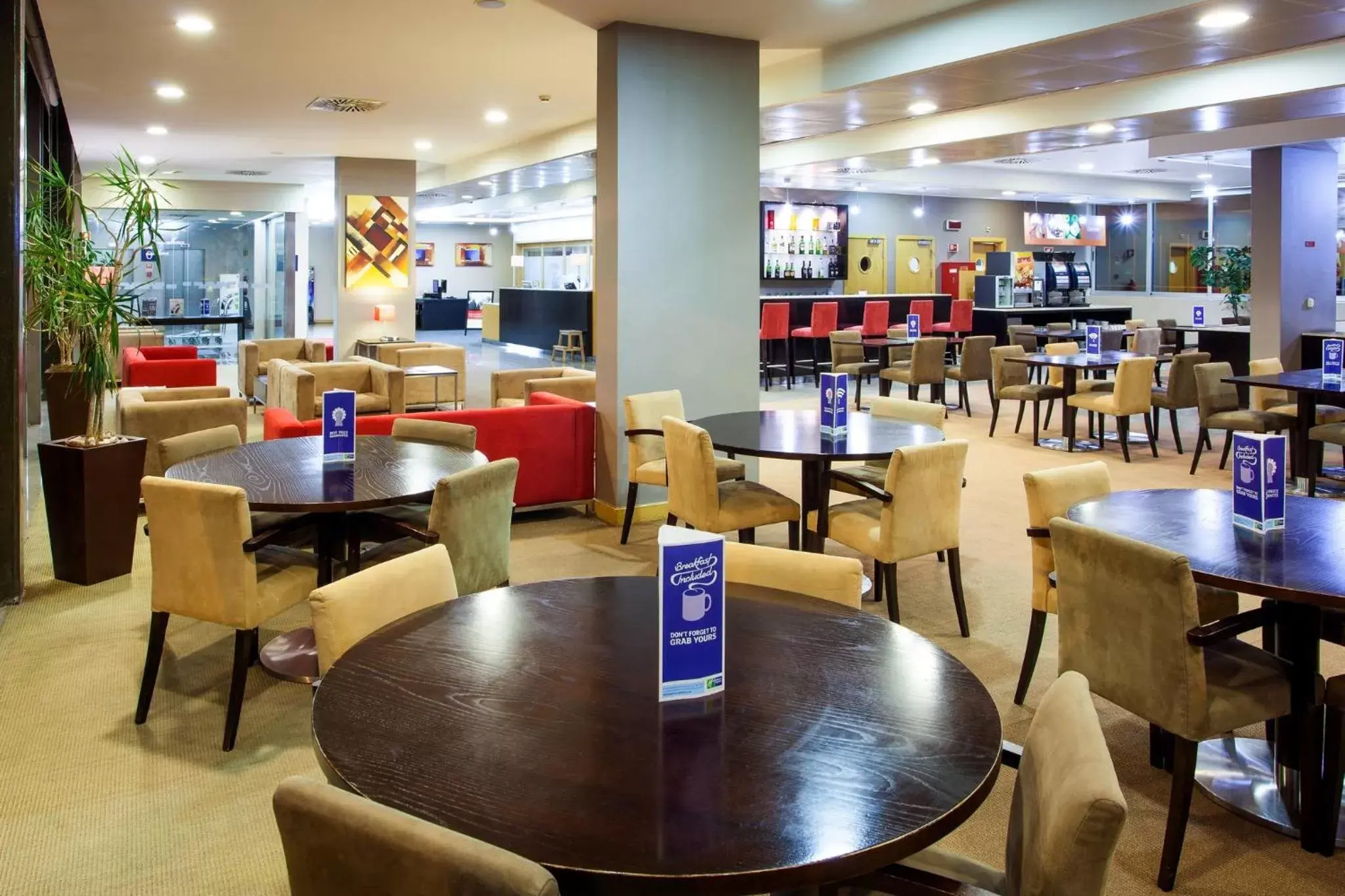 Restaurant/Places to Eat in Holiday Inn Express Lisbon-Oeiras, an IHG Hotel