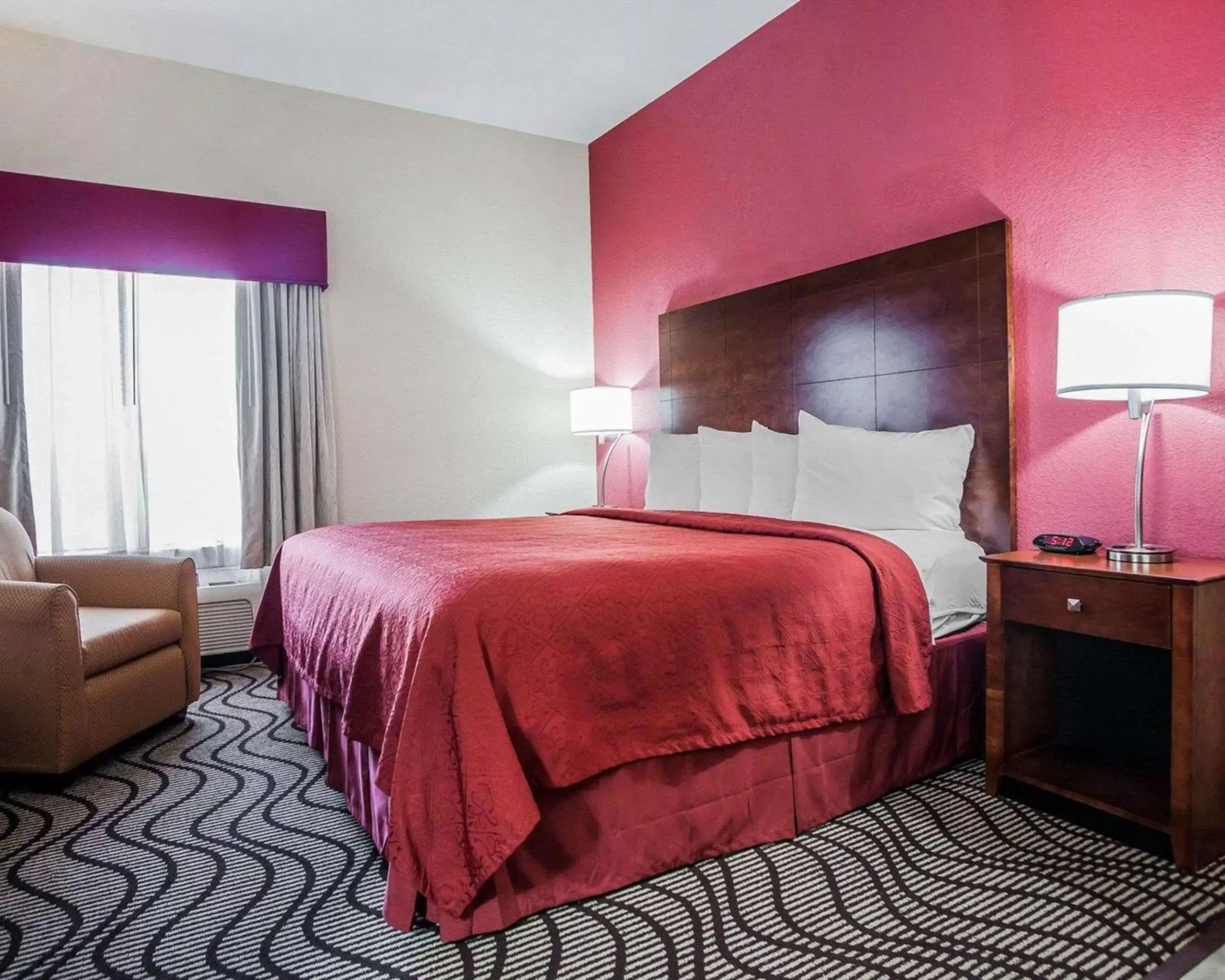 Photo of the whole room, Bed in Quality Inn & Suites Altoona - Des Moines