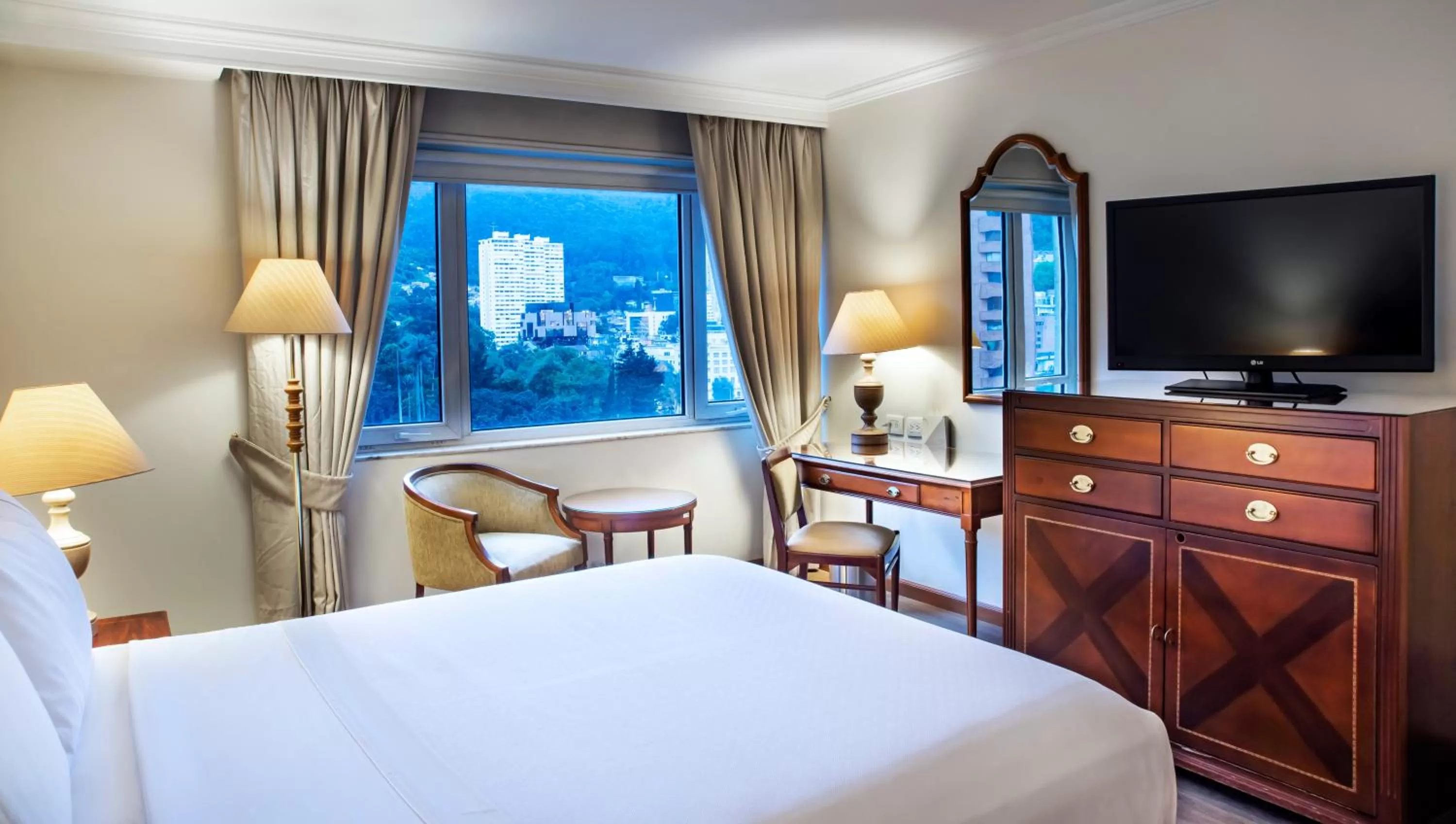 Photo of the whole room, Bed in Tequendama Bogotá