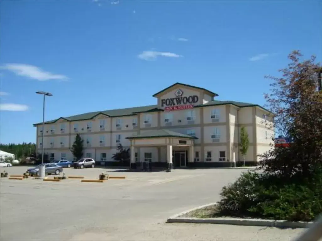 Property Building in Foxwood Inn & Suites Drayton Valley
