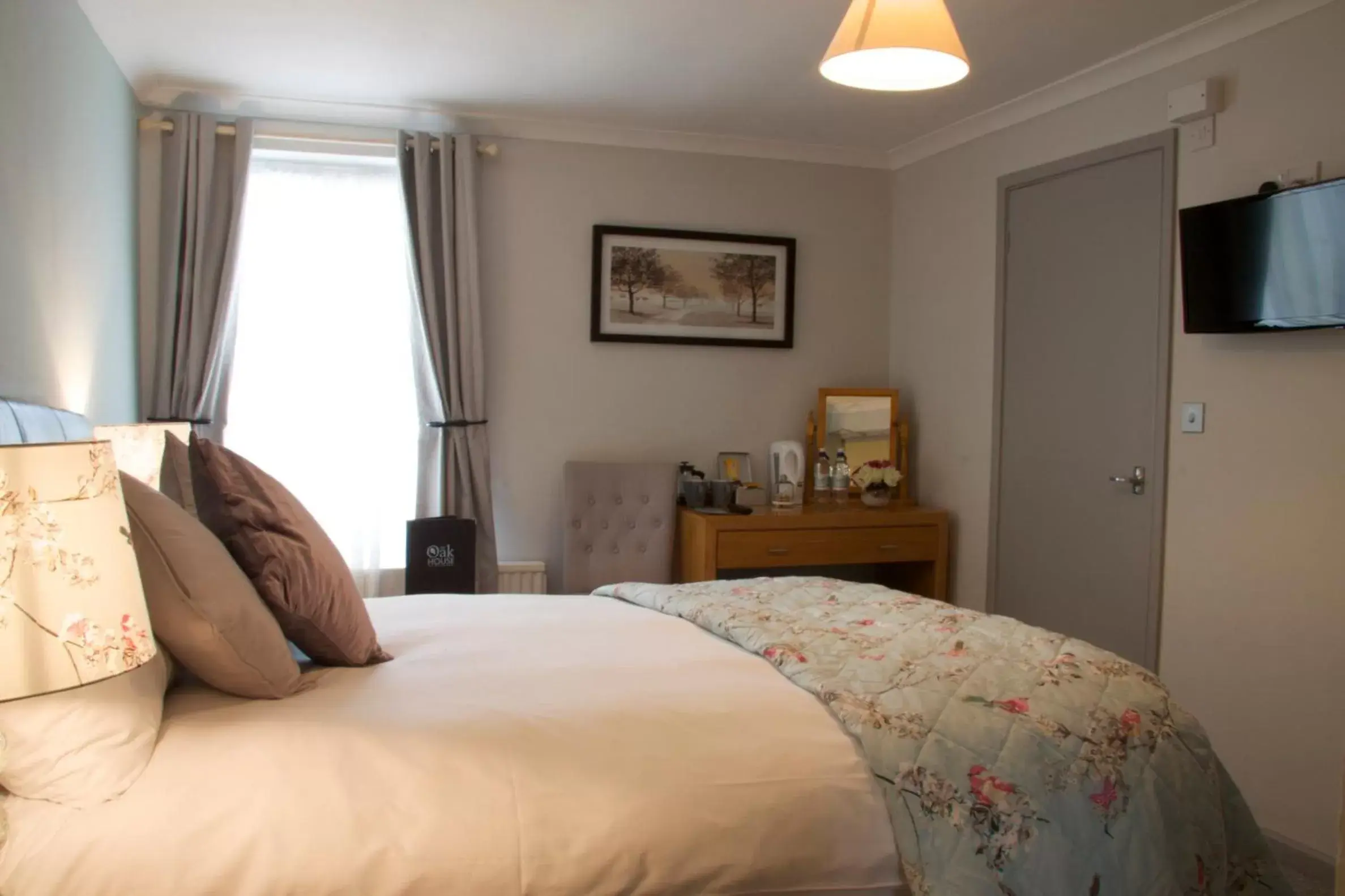 Classic Double Room in The Oak House Hotel Classic Double Room in The Oak House Hotel