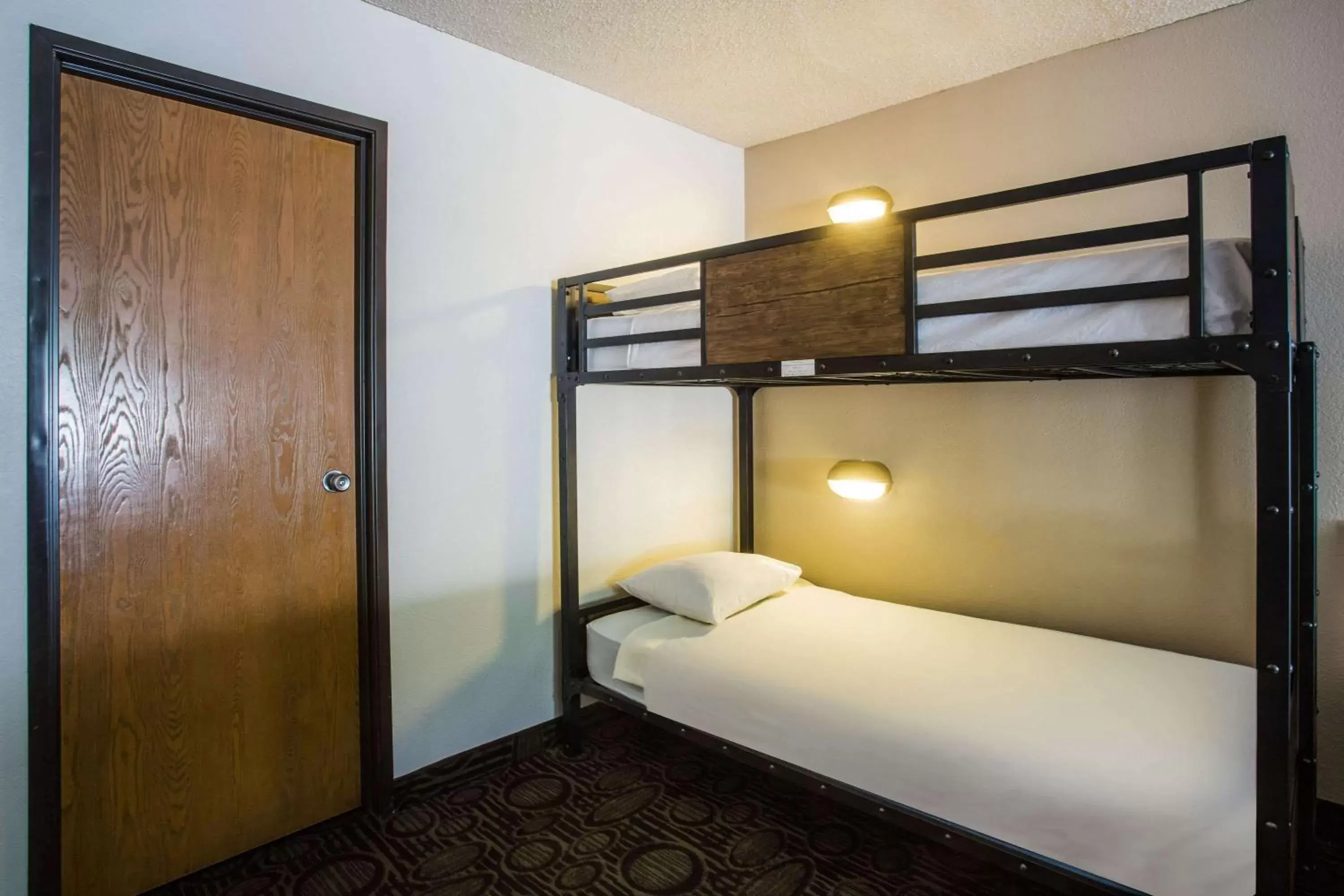 Photo of the whole room, Bunk Bed in Super 8 by Wyndham Flagstaff