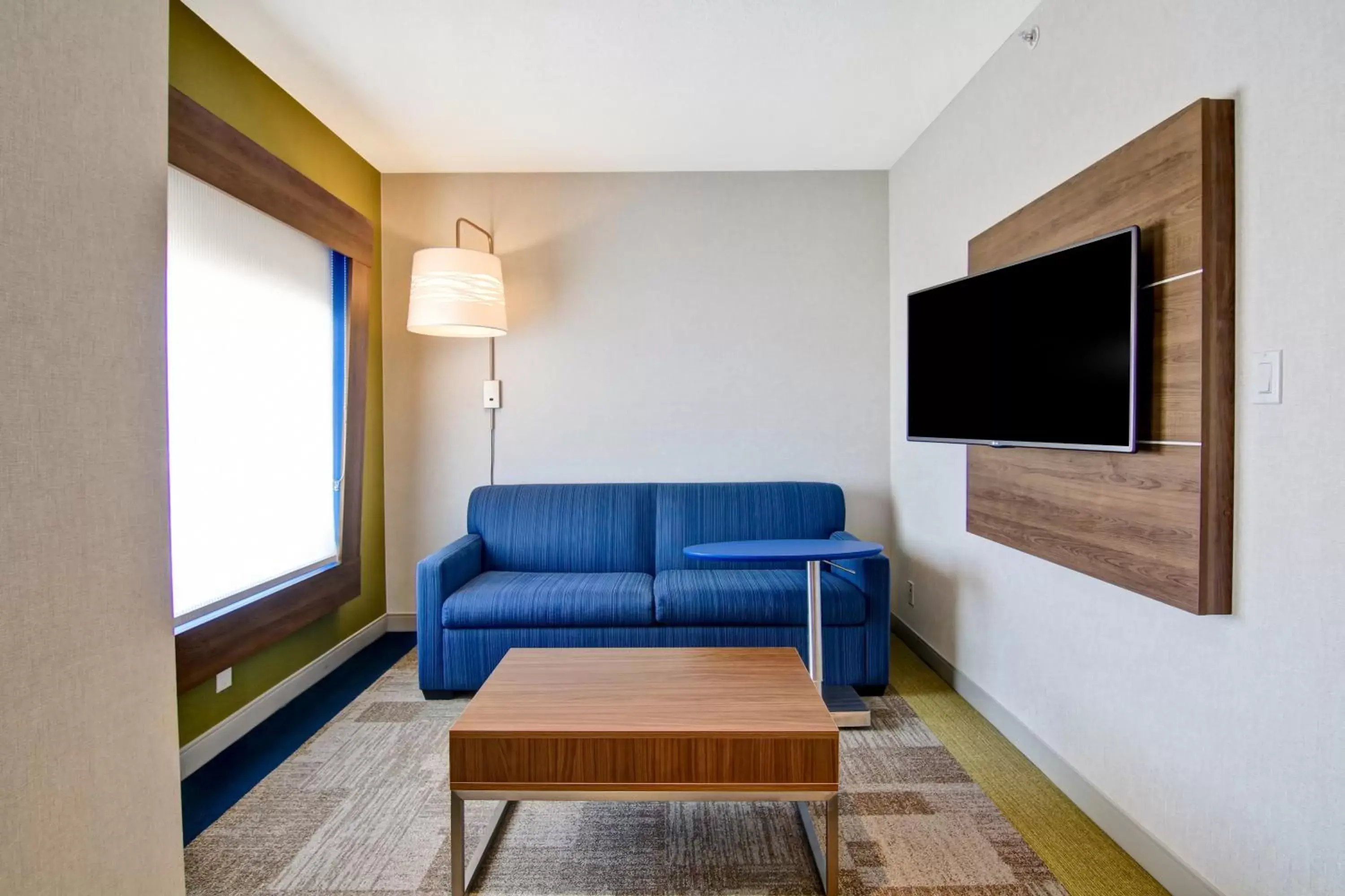 Bedroom, Seating Area in Holiday Inn Express Hotel & Suites Toronto - Markham, an IHG Hotel