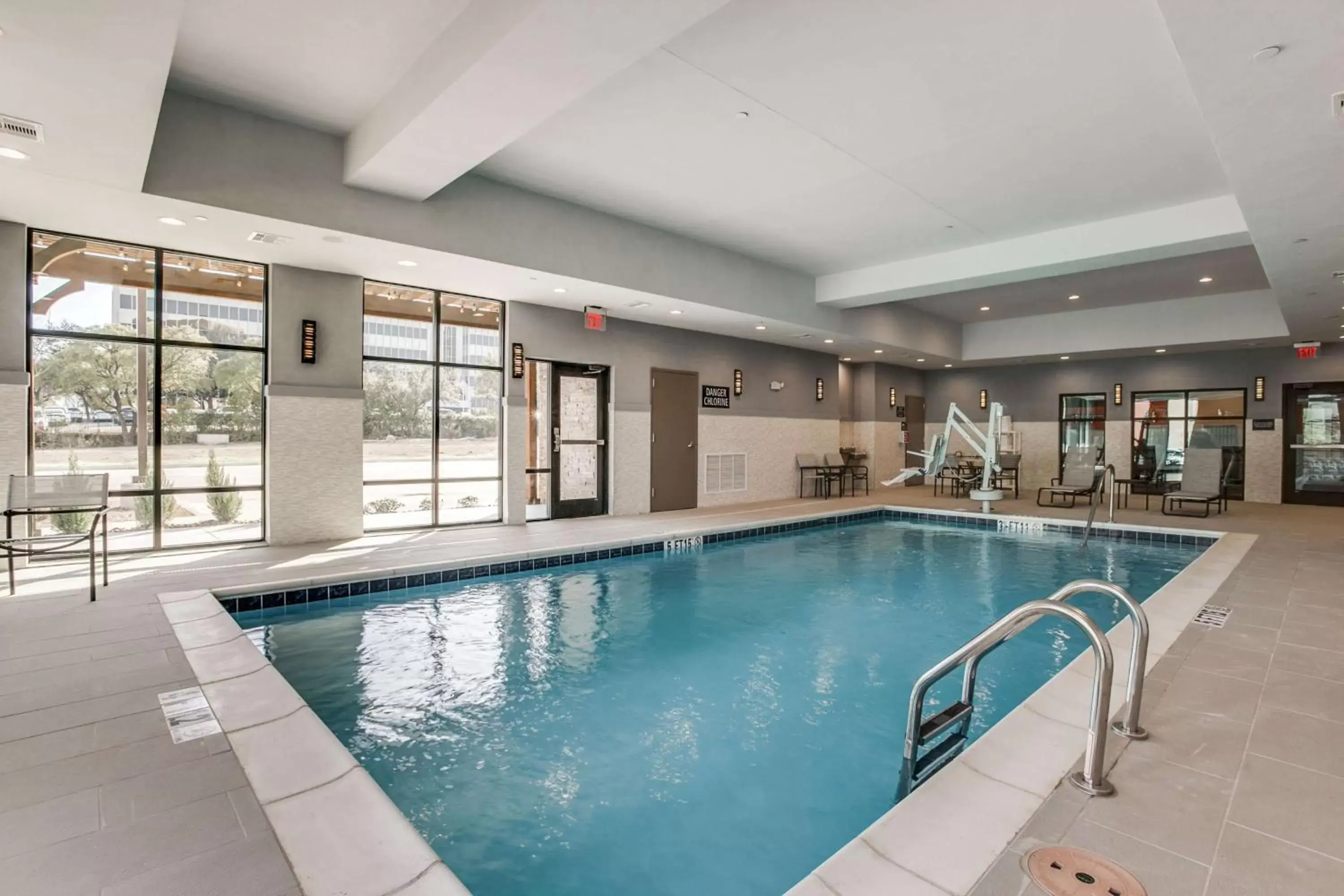 Pool view, Swimming Pool in Hampton Inn & Suites Dallas-Central Expy/North Park Area