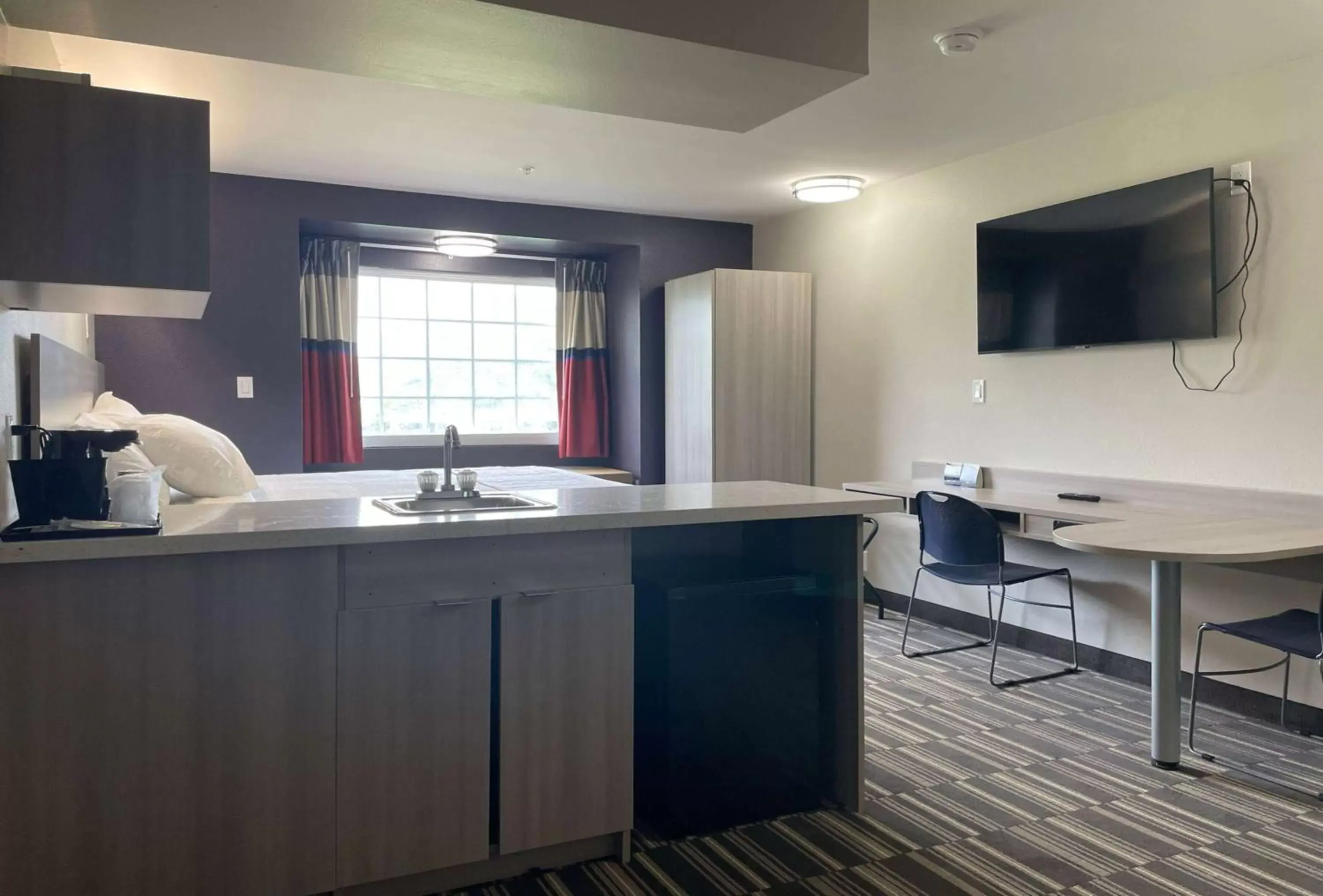 Photo of the whole room, Bathroom in Microtel Inn & Suites by Wyndham Bossier City