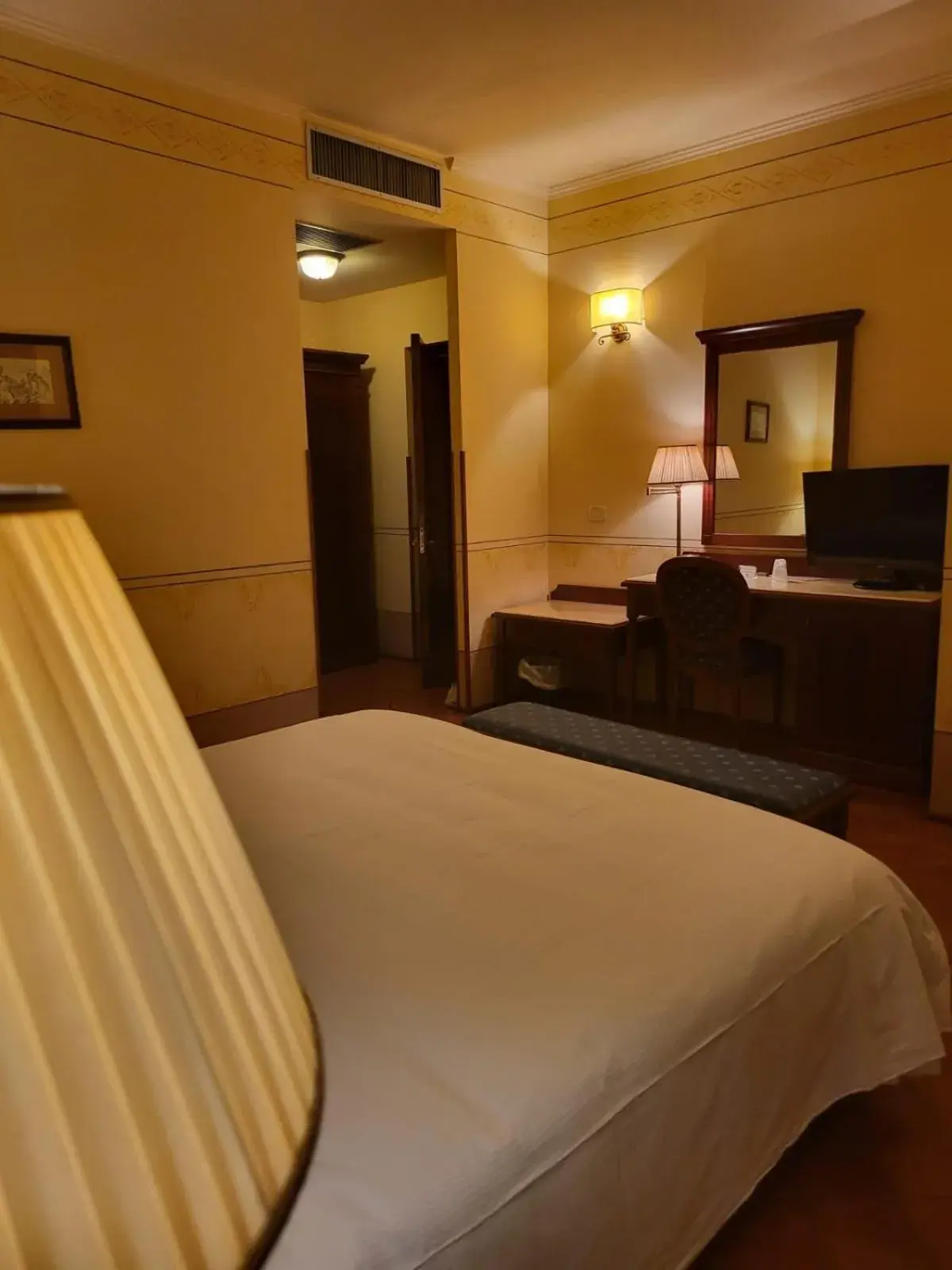 Photo of the whole room, Bed in Hotel Logge Dei Mercanti