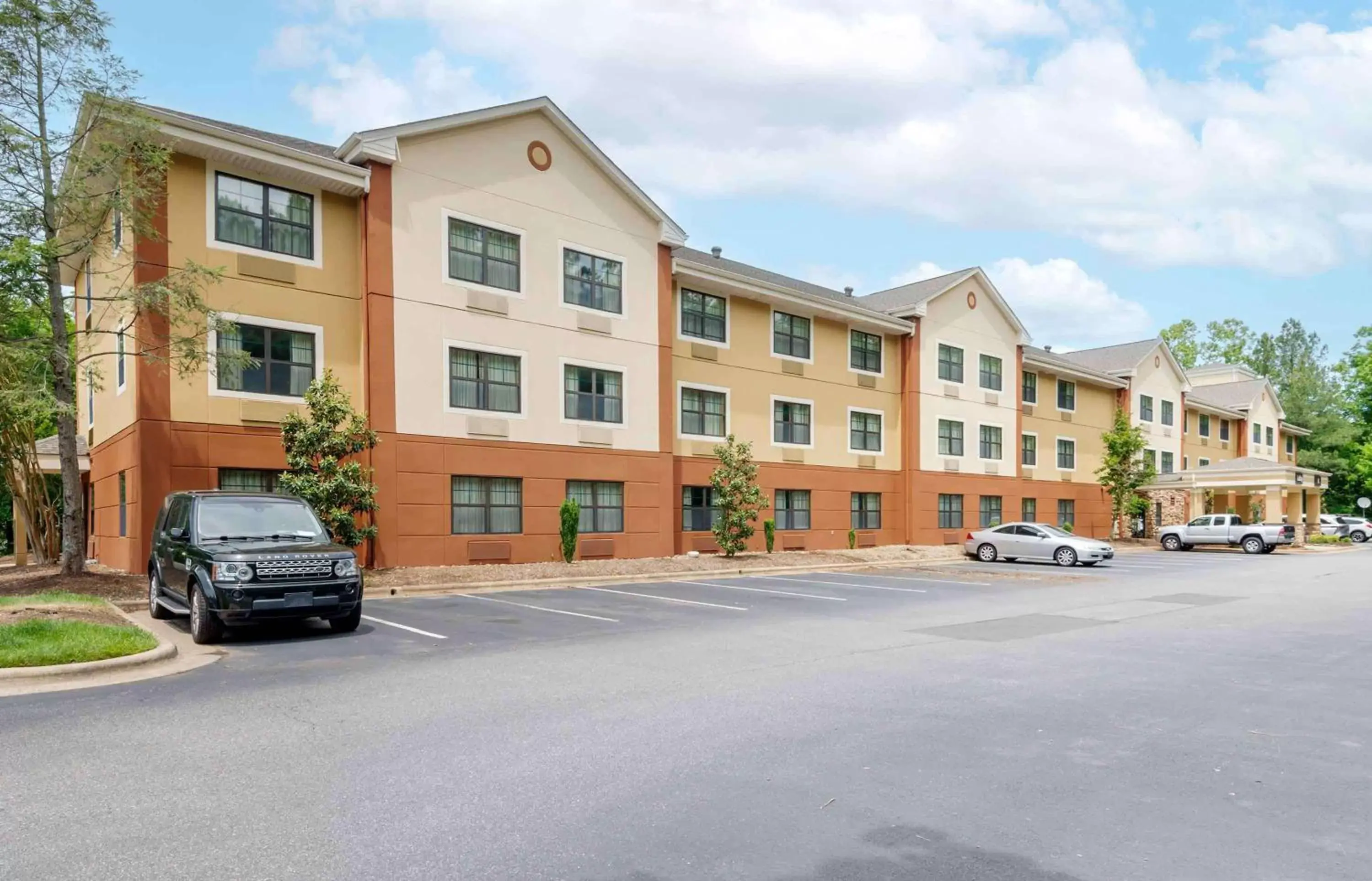 Property Building in Extended Stay America Suites - Asheville - Tunnel Rd