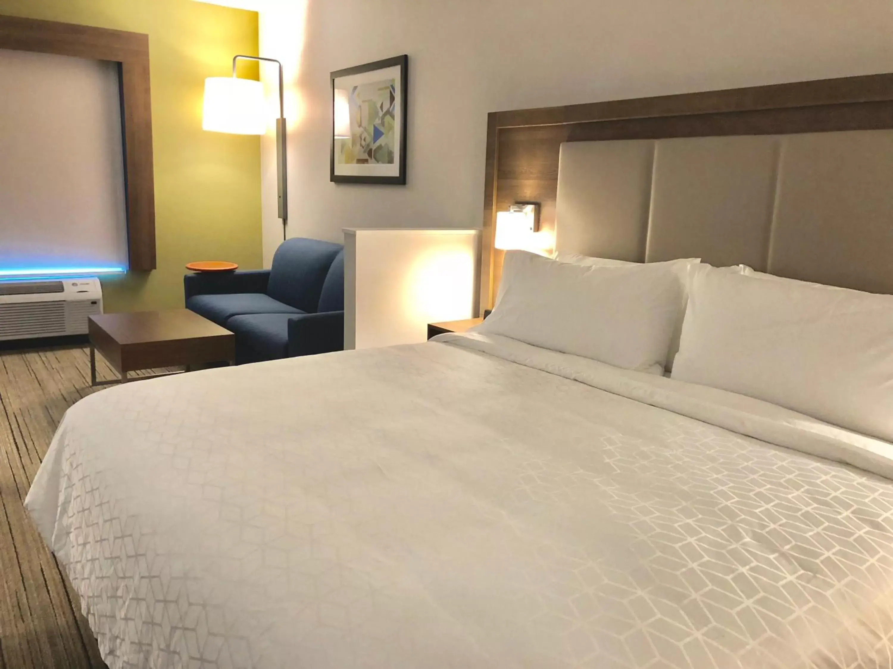 Standard King Room in Holiday Inn Express & Suites Raleigh Airport - Brier Creek by IHG Standard King Room in Holiday Inn Express & Suites Raleigh Airport - Brier Creek by IHG