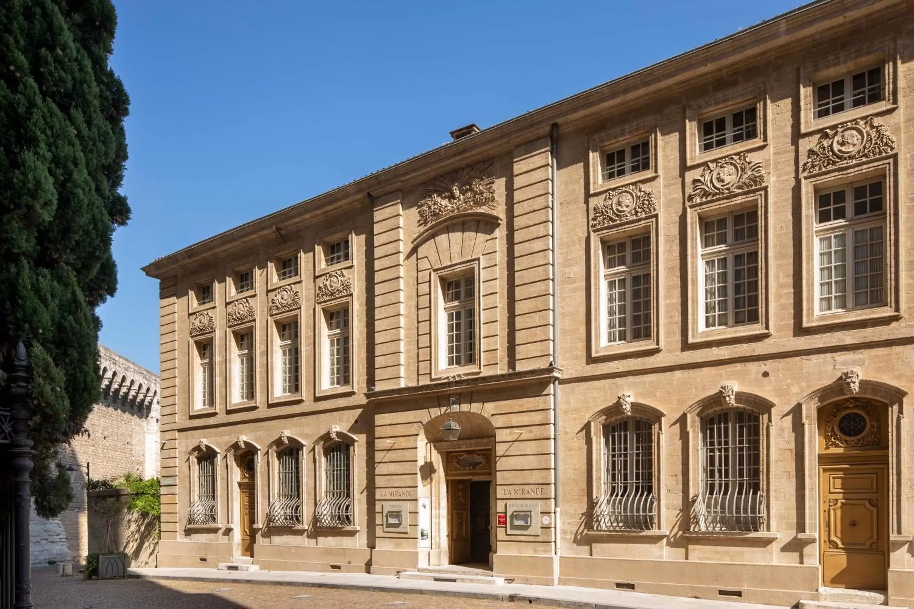 Property building in La Mirande Property building in La Mirande