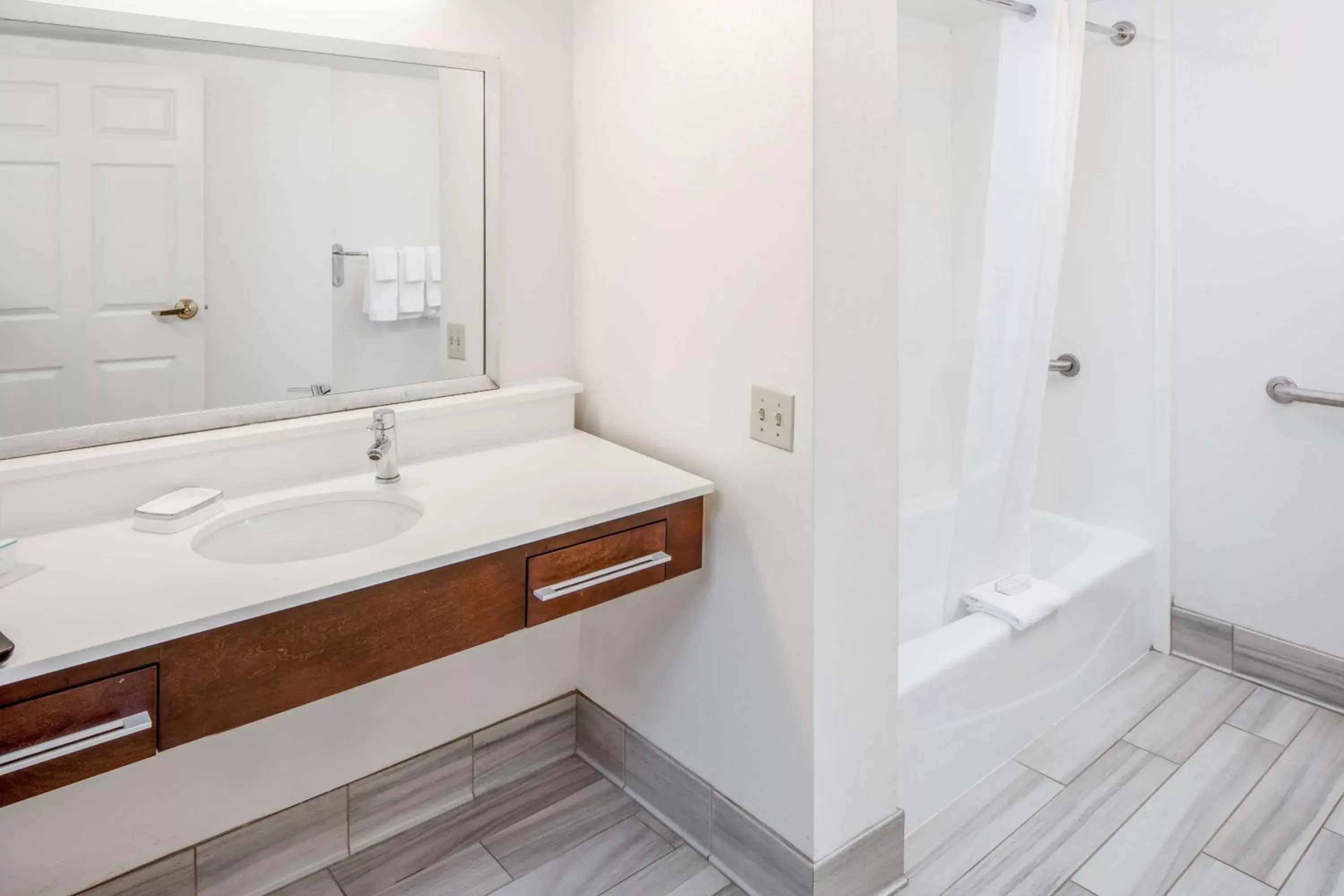 Bathroom in Hampton Inn & Suites Atlanta/Duluth/Gwinnett