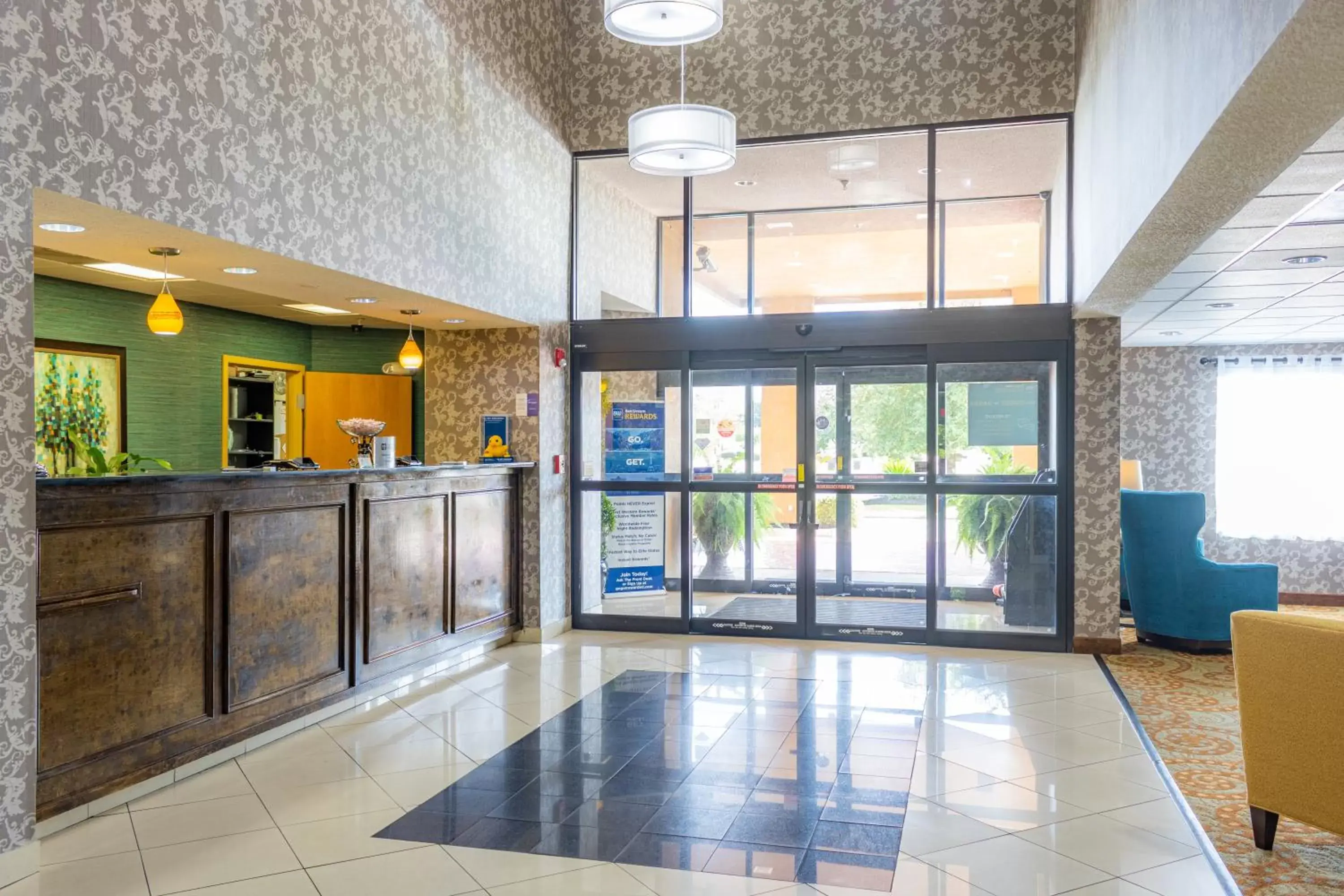 Seating area, Lobby/Reception in Best Western Plus Richmond Hill Inn