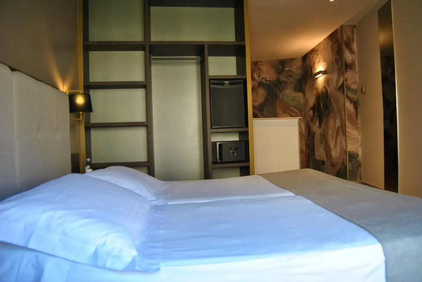 Bed in Mokinba Hotels King