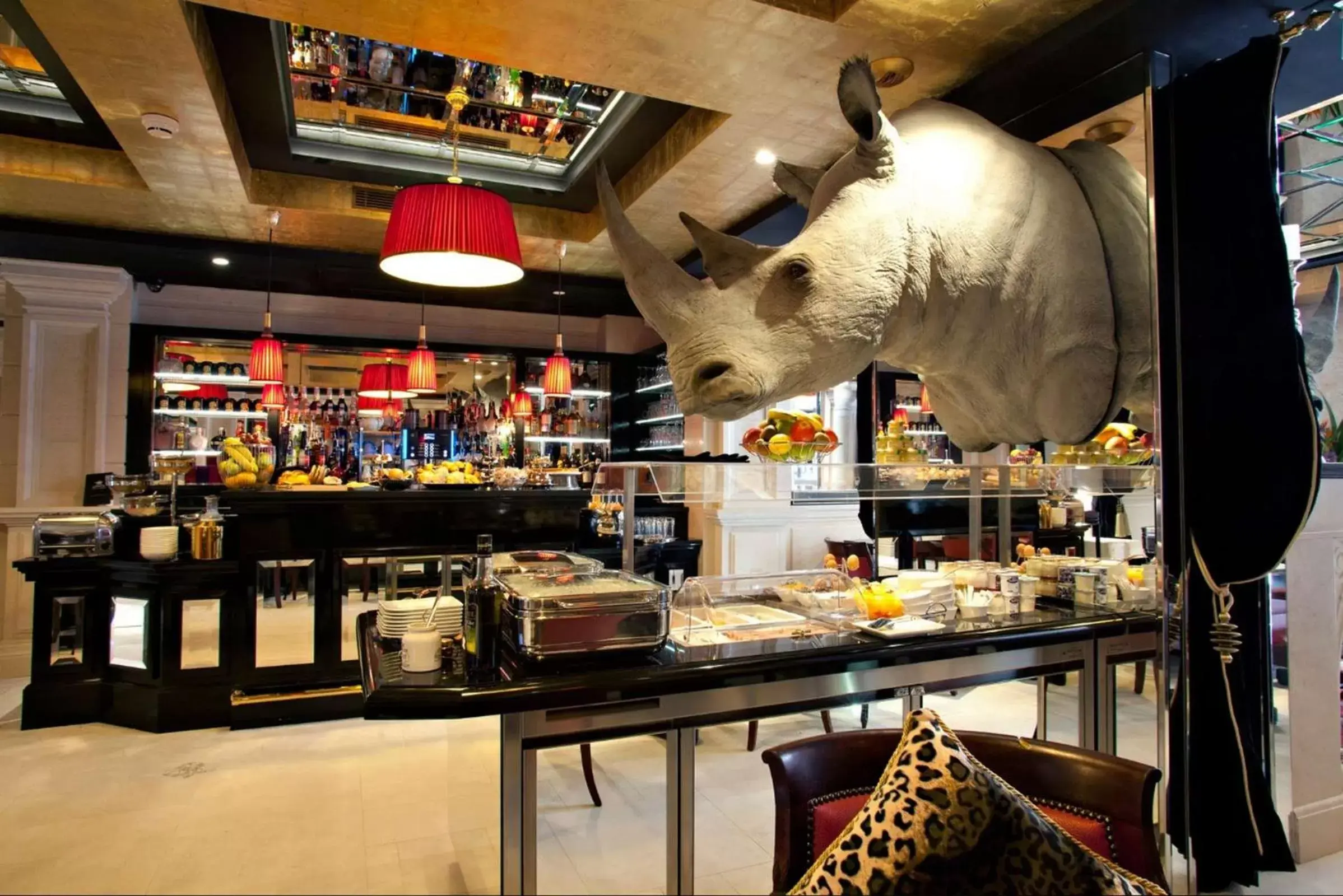 Decorative detail, Lounge/Bar in Maison Albar Hotels Le Champs-Elysées