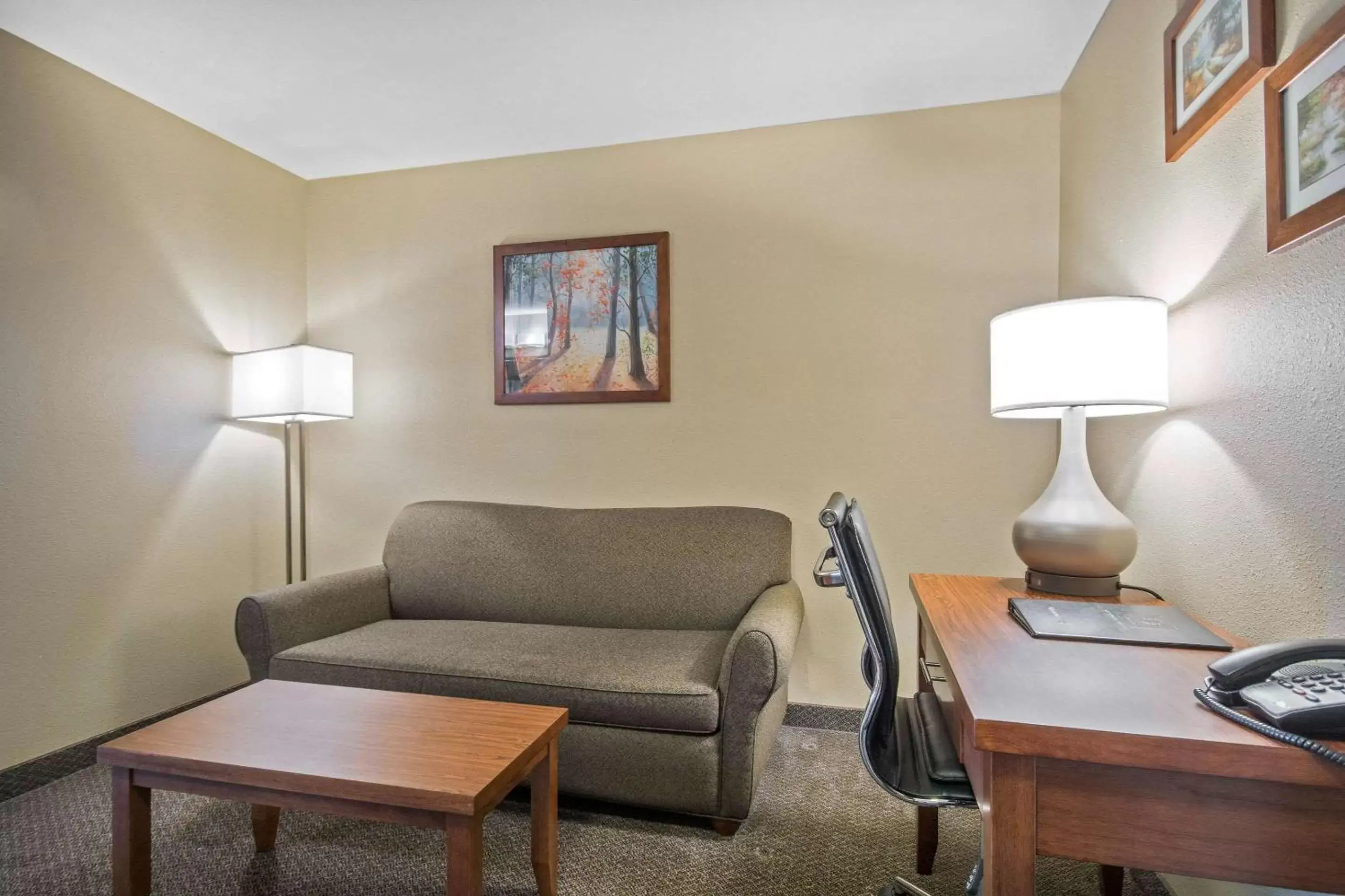 Photo of the whole room, Seating Area in Comfort Inn & Suites Langley