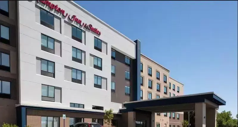 Property Building in Hampton Inn & Suites Indianapolis West Speedway