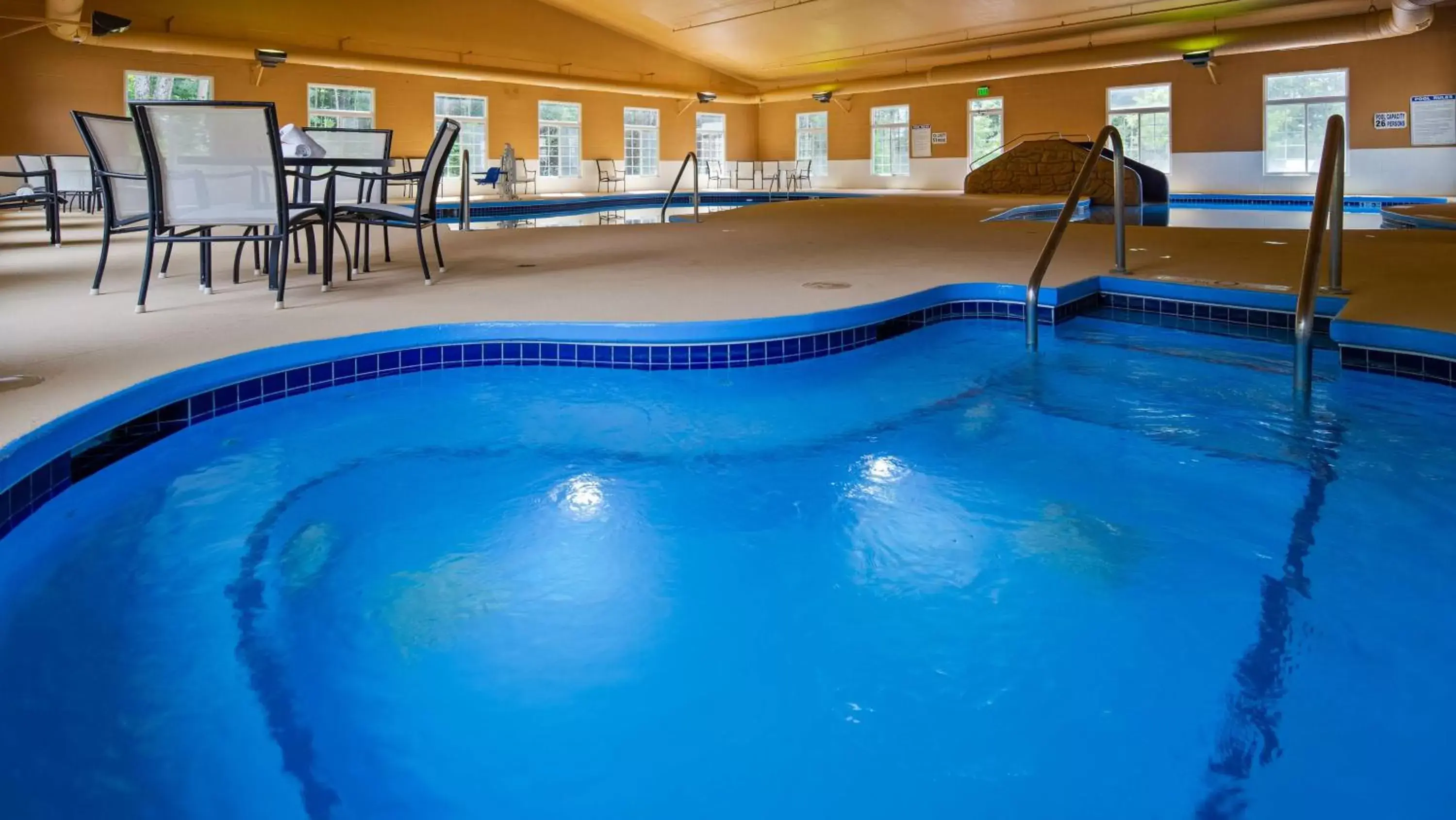 On site, Swimming Pool in Crandon Inn & Suites