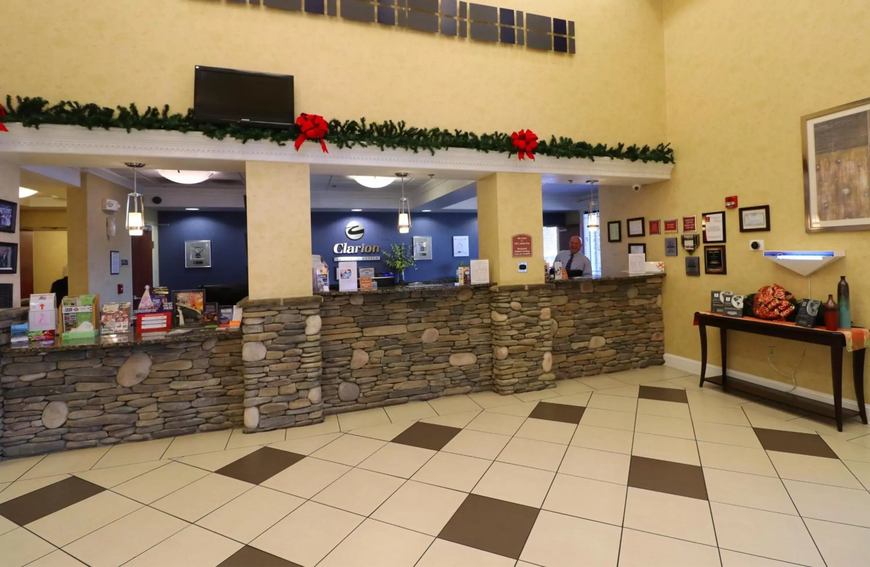 Lobby or reception in Clarion Inn Near Island Drive