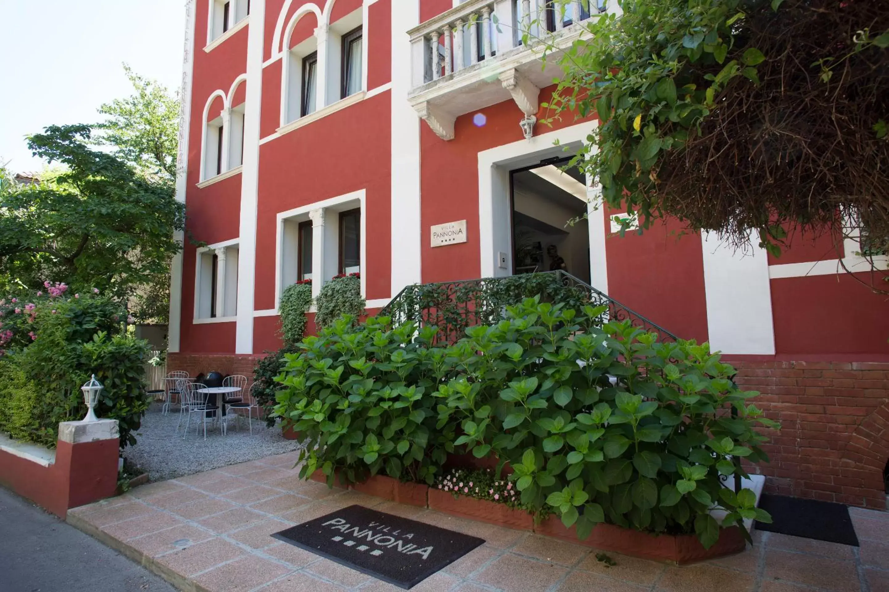 Facade/entrance in Hotel Villa Pannonia