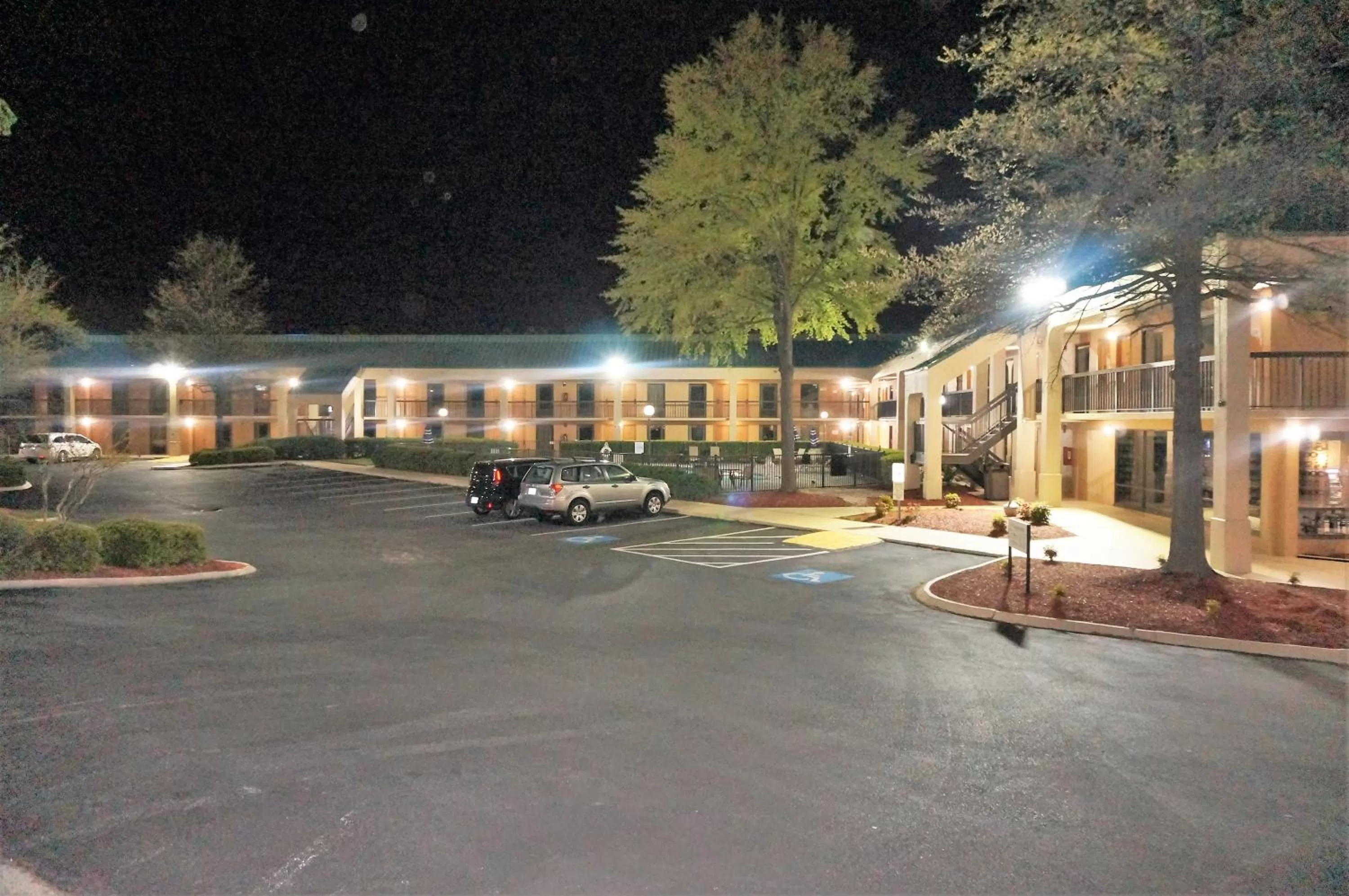 Property building in Howard Johnson by Wyndham Greensboro Near the Coliseum