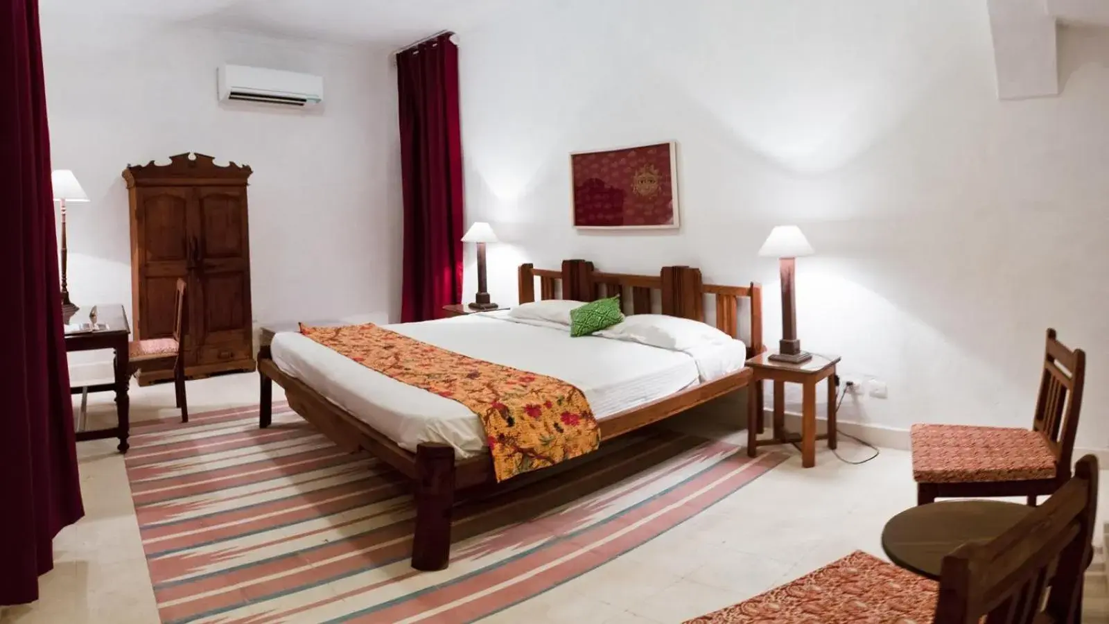 Photo of the whole room, Bed in Neemrana's Hill Fort Kesroli