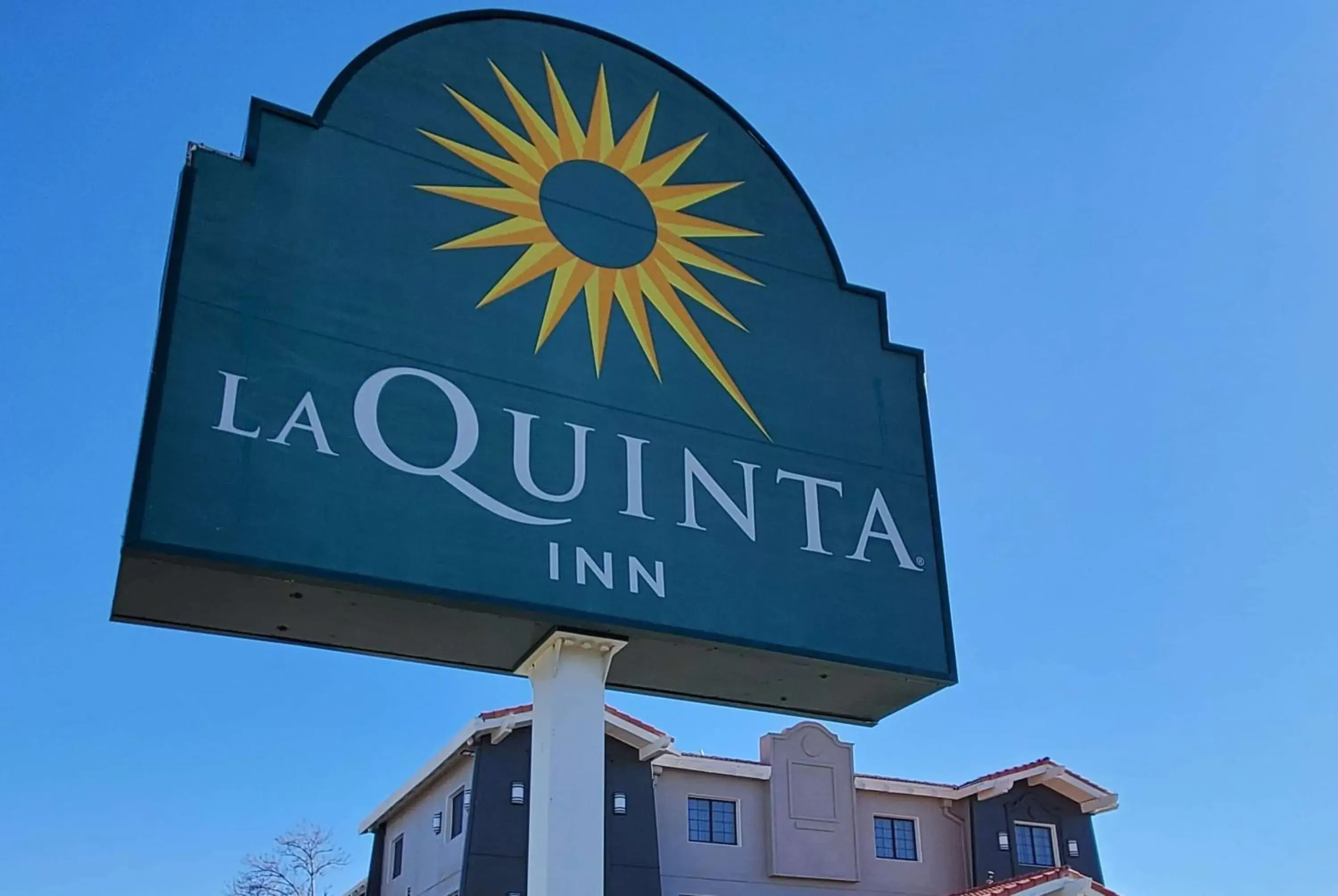 Property building in La Quinta Inn by Wyndham Albuquerque Airport