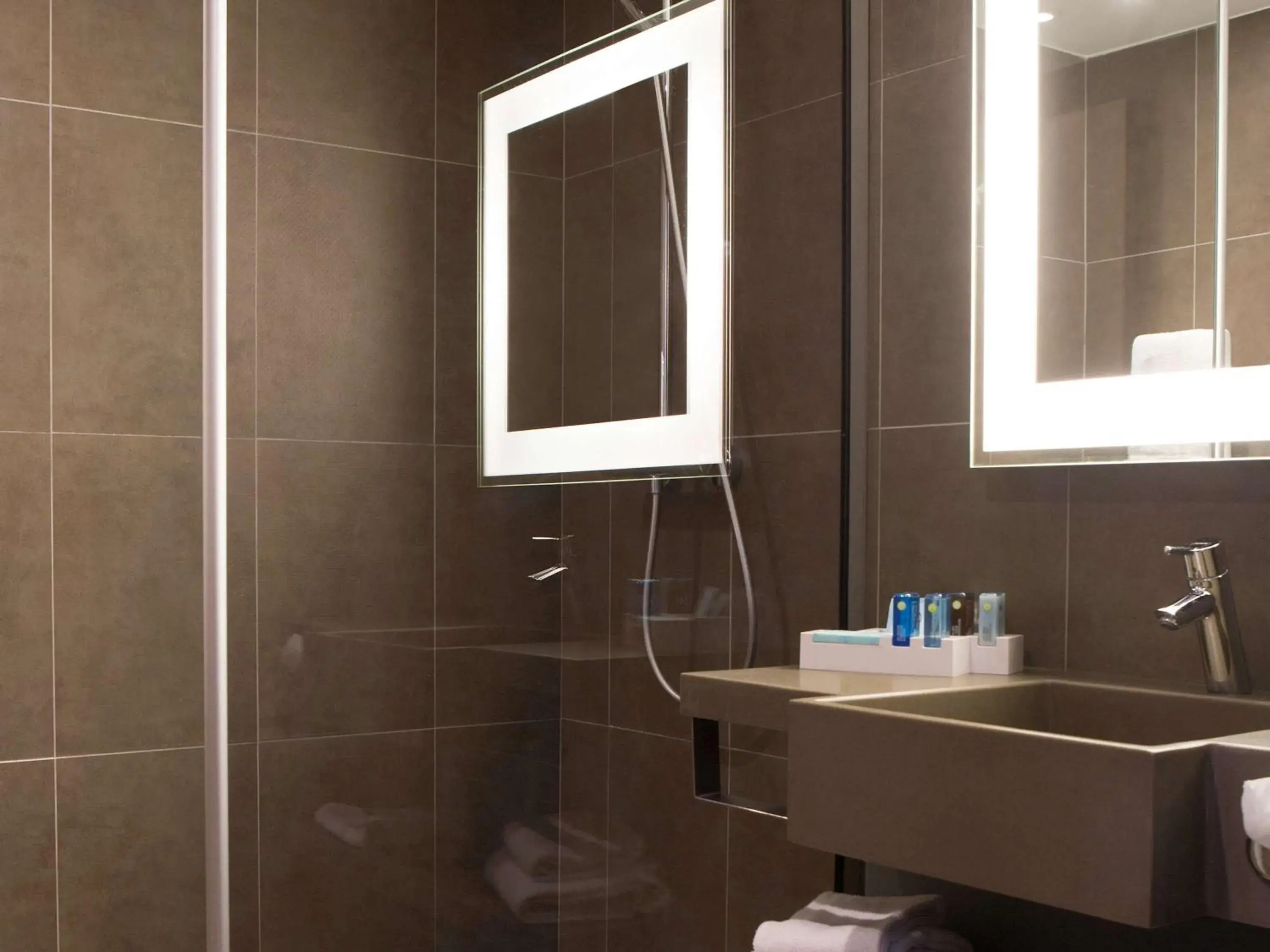 Photo of the whole room, Bathroom in Novotel Paris Rueil Malmaison