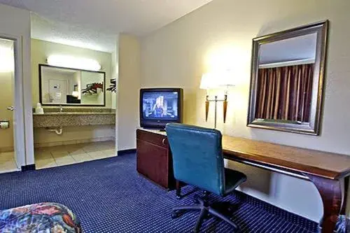 TV and multimedia, TV/Entertainment Center in Motel 6-Washington, DC - Convention Center