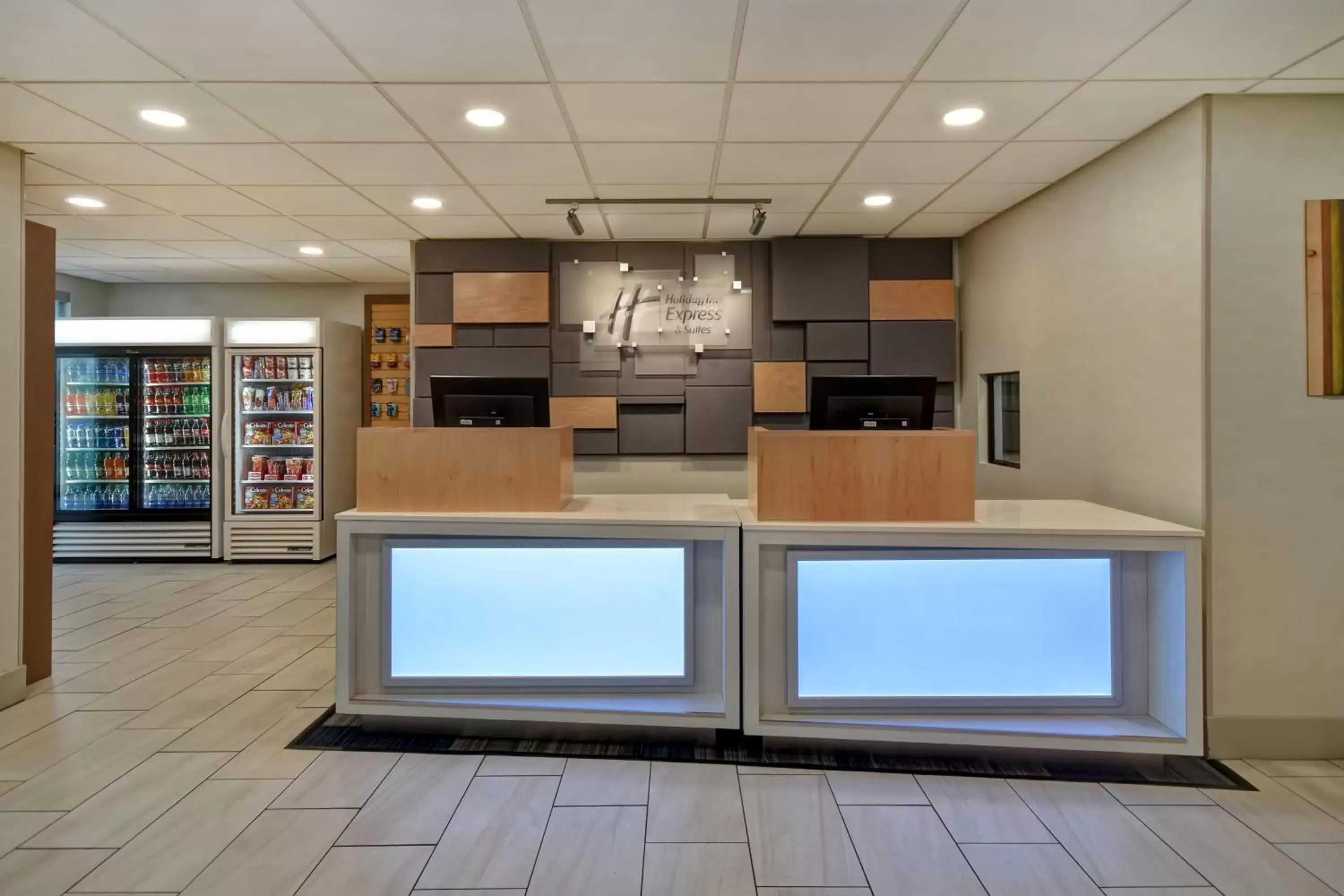 Lobby or reception in Holiday Inn Express & Suites Allentown-Dorney Park Area, an IHG Hotel