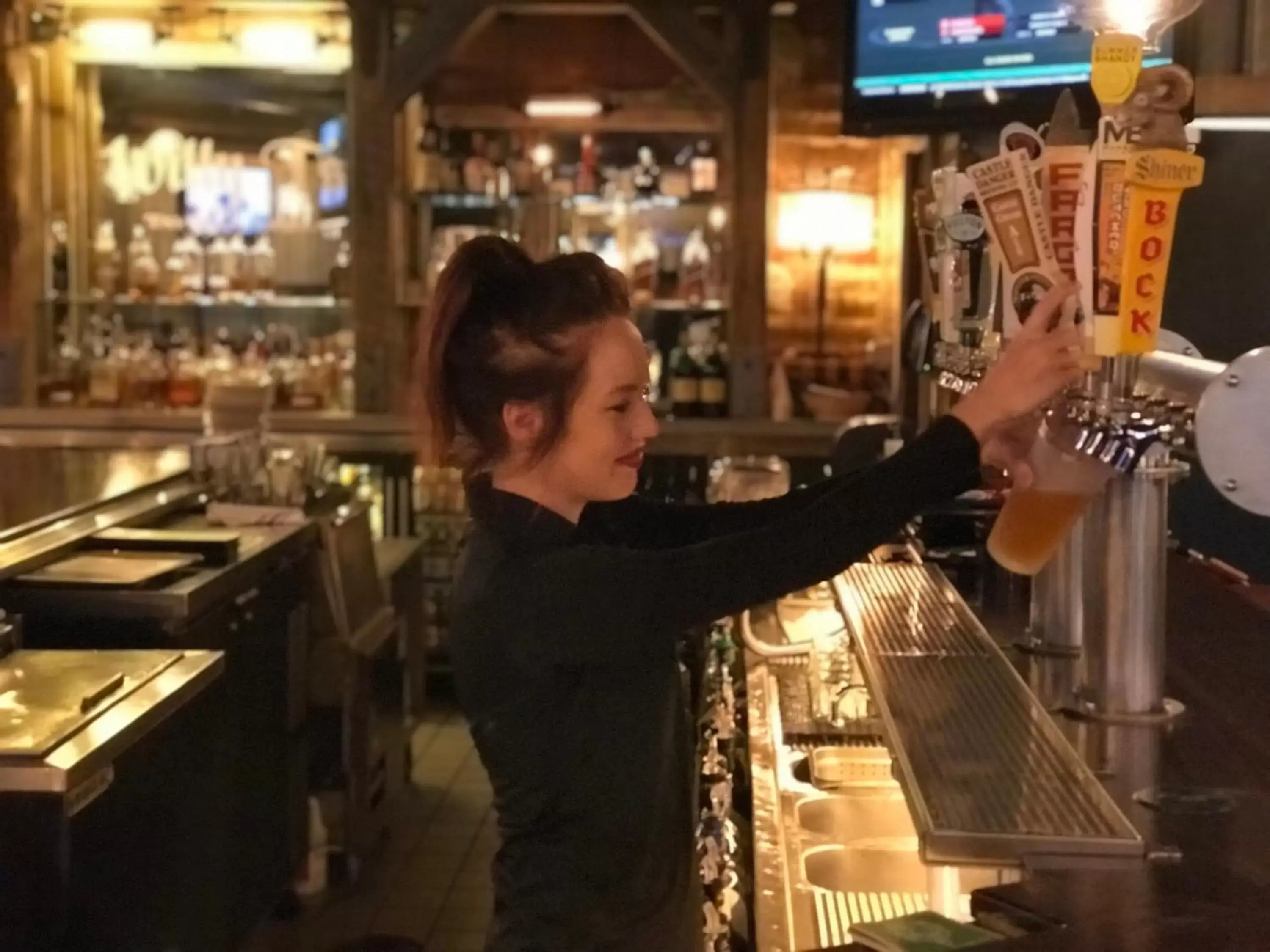 Lounge or bar in Holiday Inn Alexandria by IHG Lounge or bar in Holiday Inn Alexandria by IHG