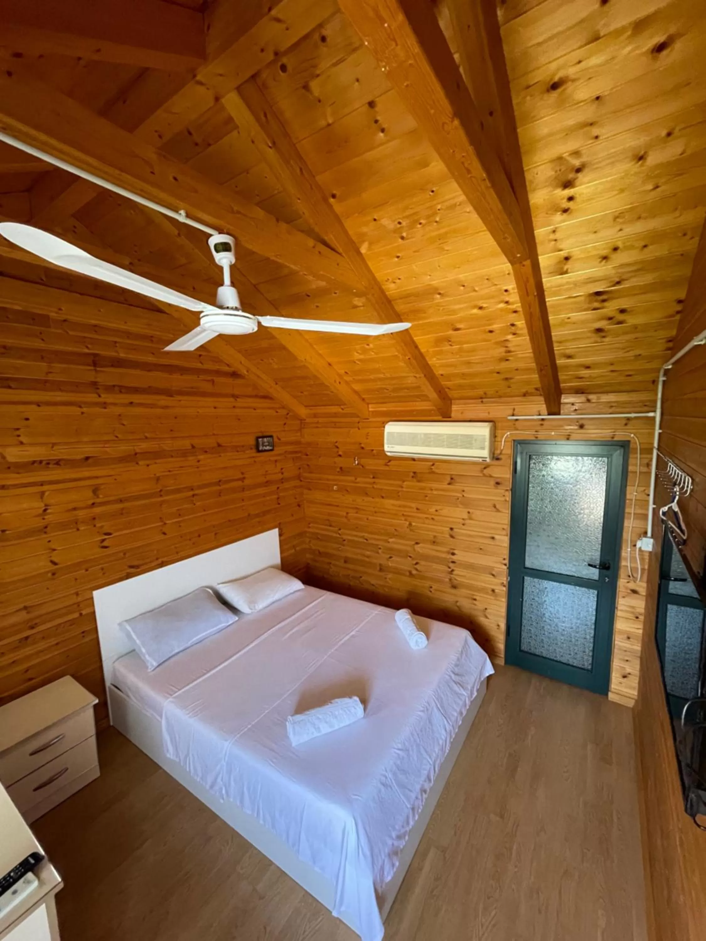 TV and multimedia, Bed in Vila Livio - Guest house Rreshen Mirdite