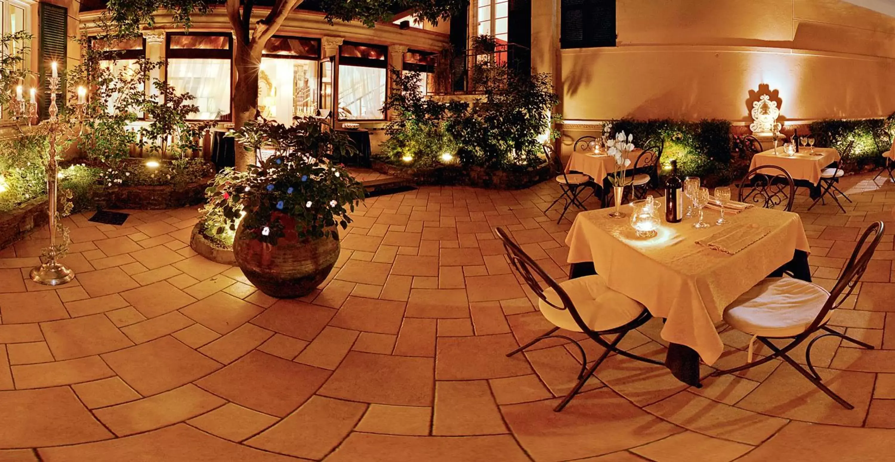 Garden, Restaurant/Places to Eat in Hotel Jolanda