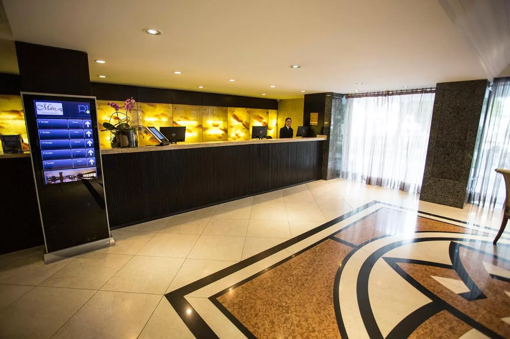 Lobby or reception in Mabu Curitiba Business