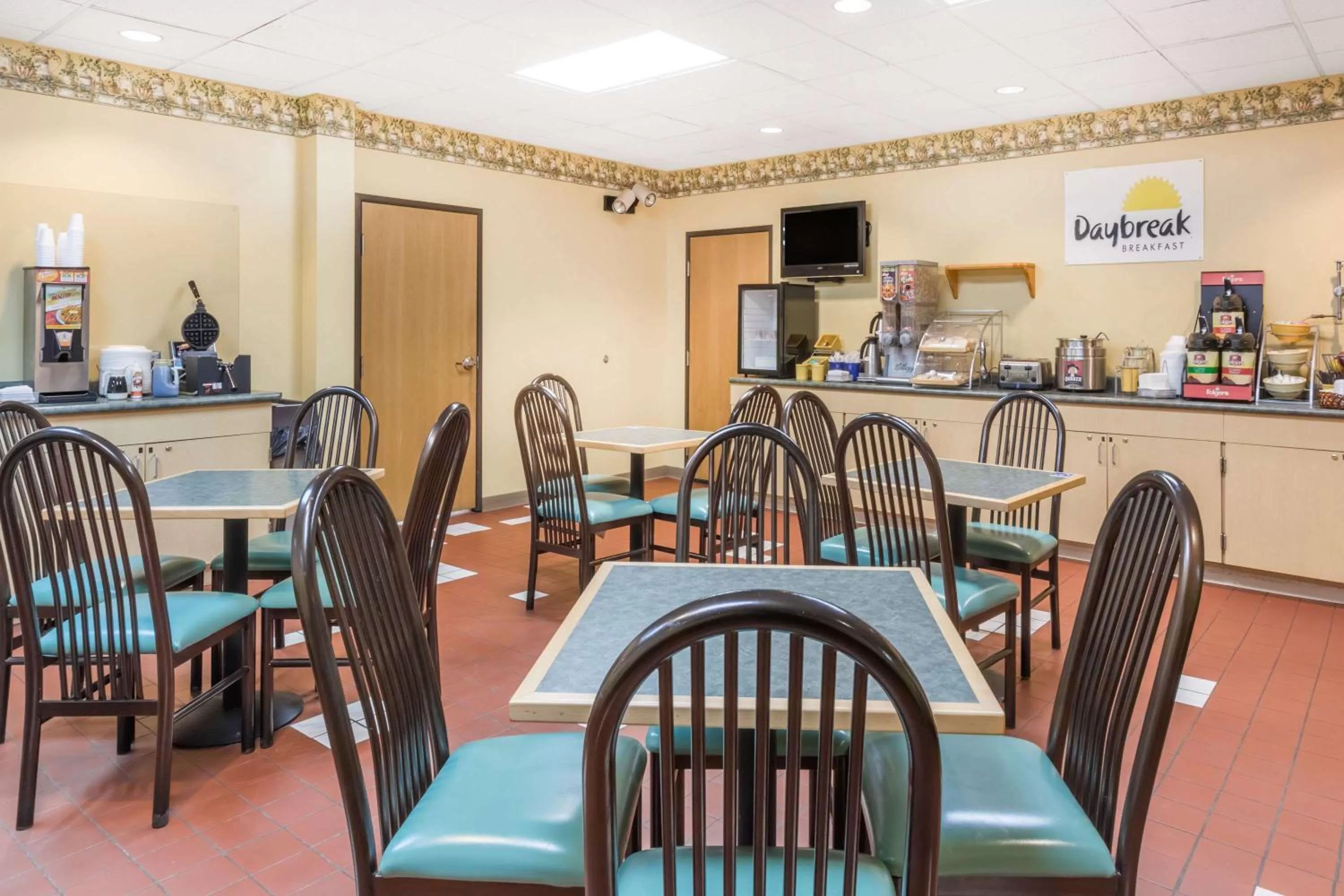 Restaurant/places to eat in Days Inn & Suites by Wyndham Bridgeport - Clarksburg