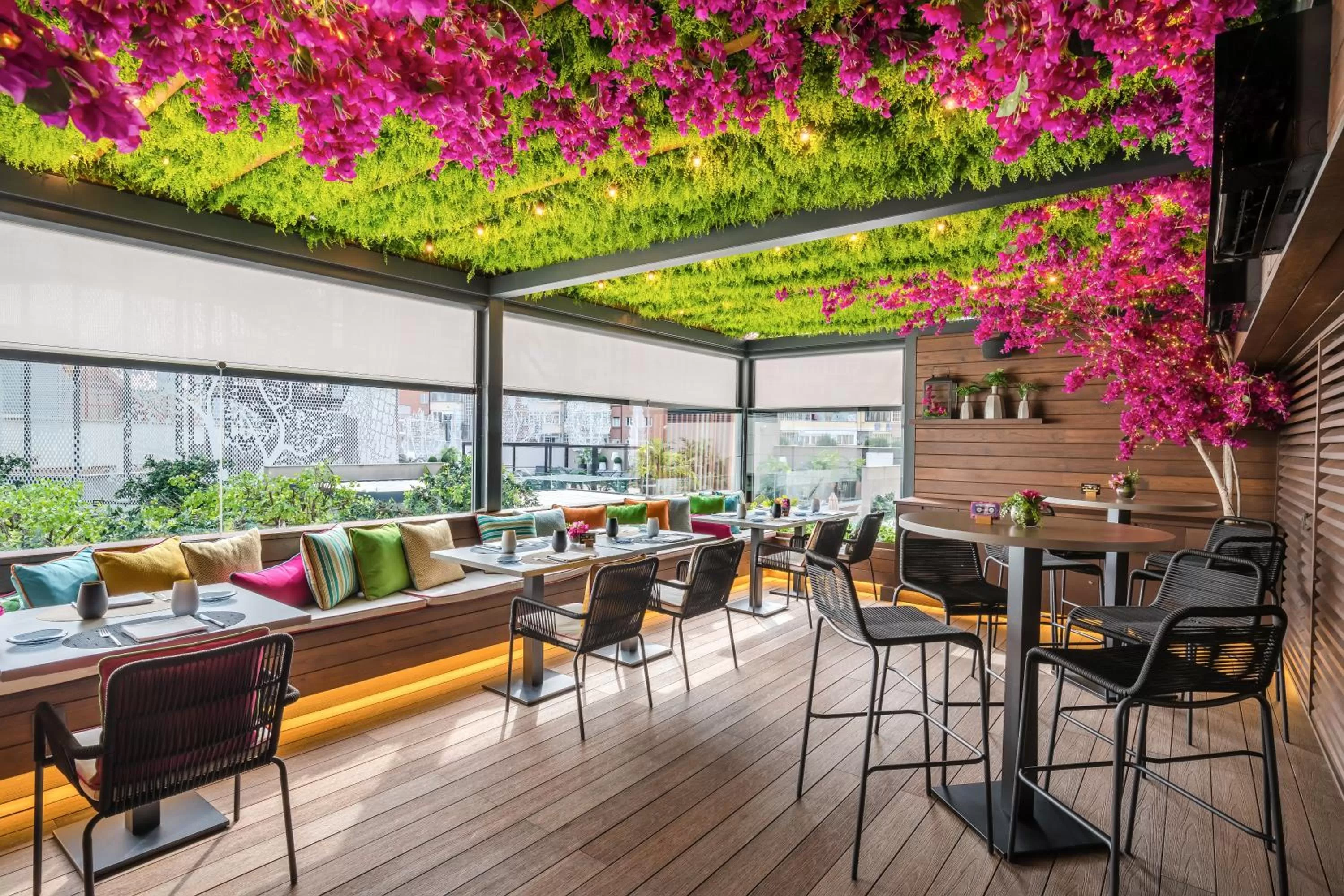 Restaurant/places to eat in Barceló Imagine