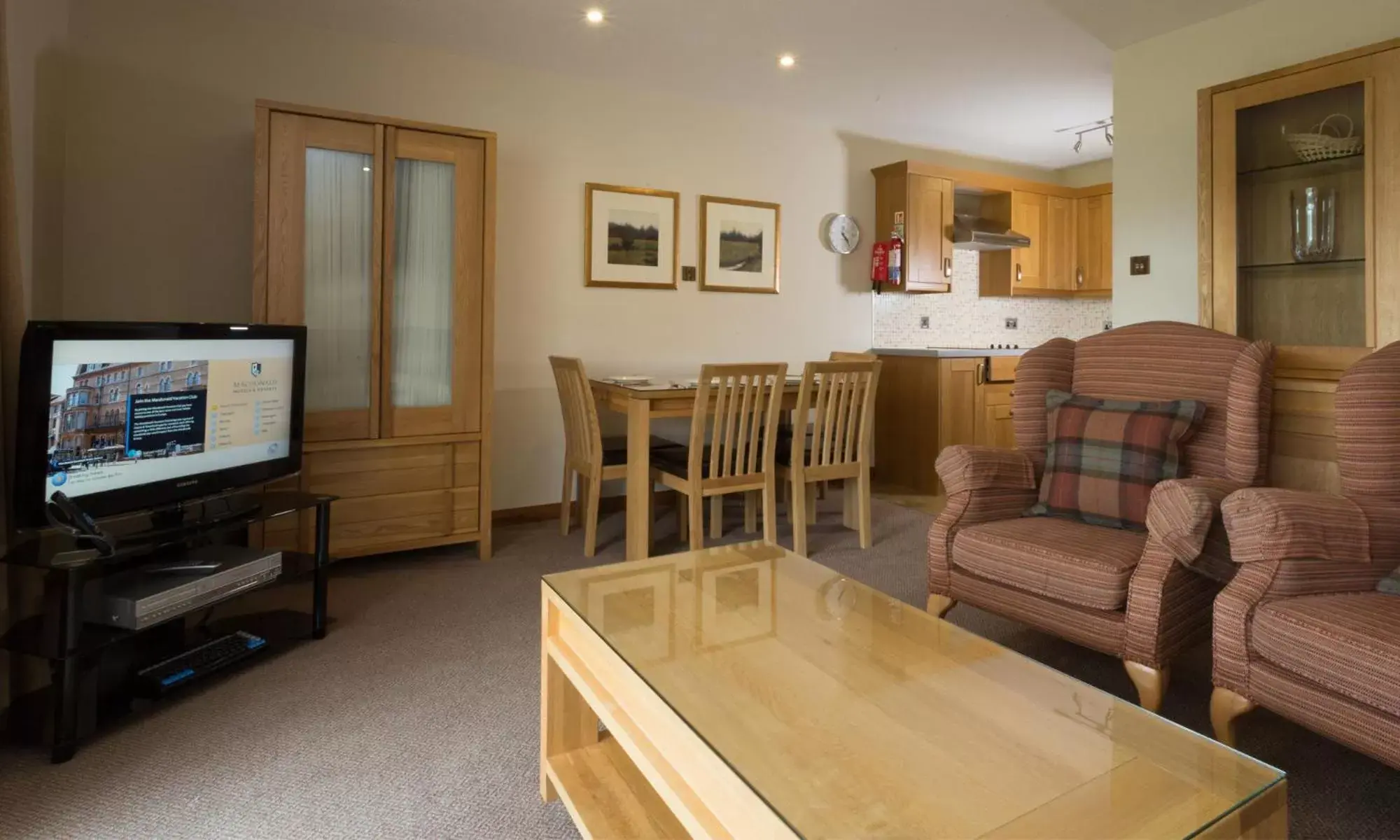 Kitchen or kitchenette, Seating Area in Macdonald Spey Valley Resort