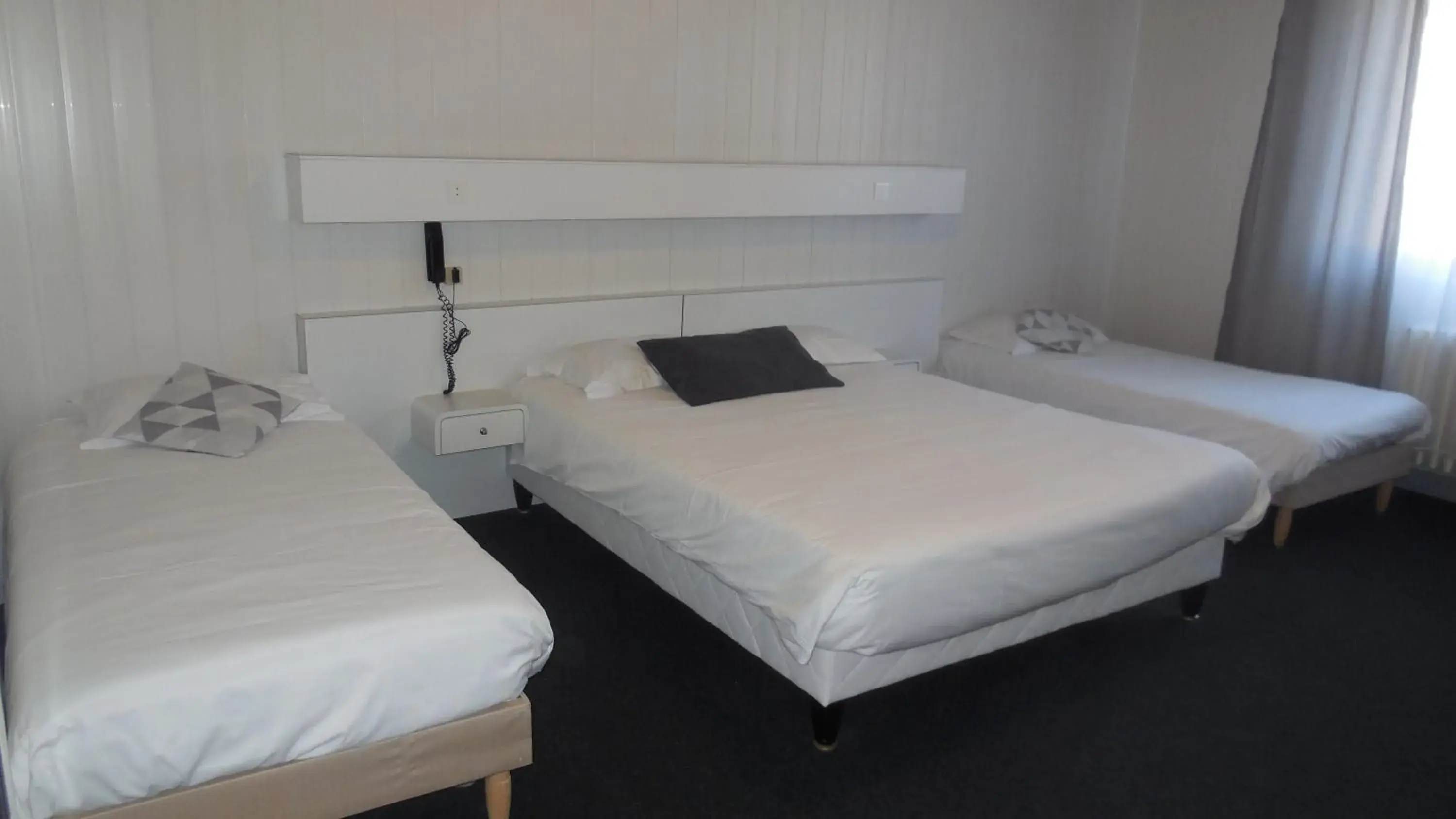 Photo of the whole room, Bed in Logis des Voyageurs