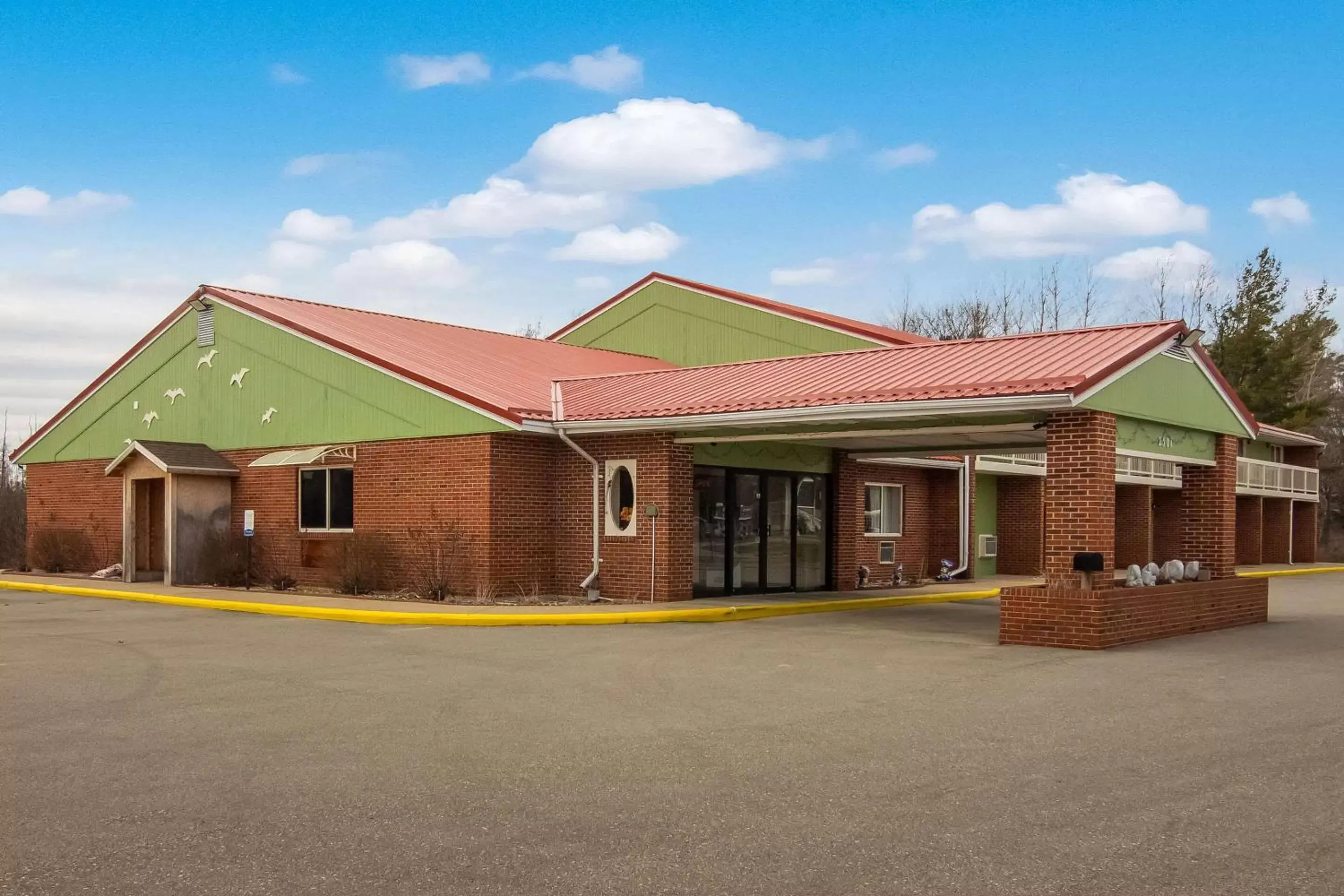 Property Building in Econo Lodge Cadillac