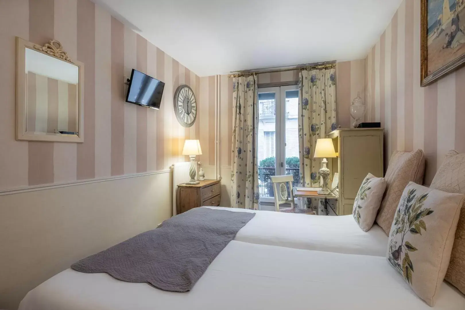 Bedroom in Hôtel de l'Avre