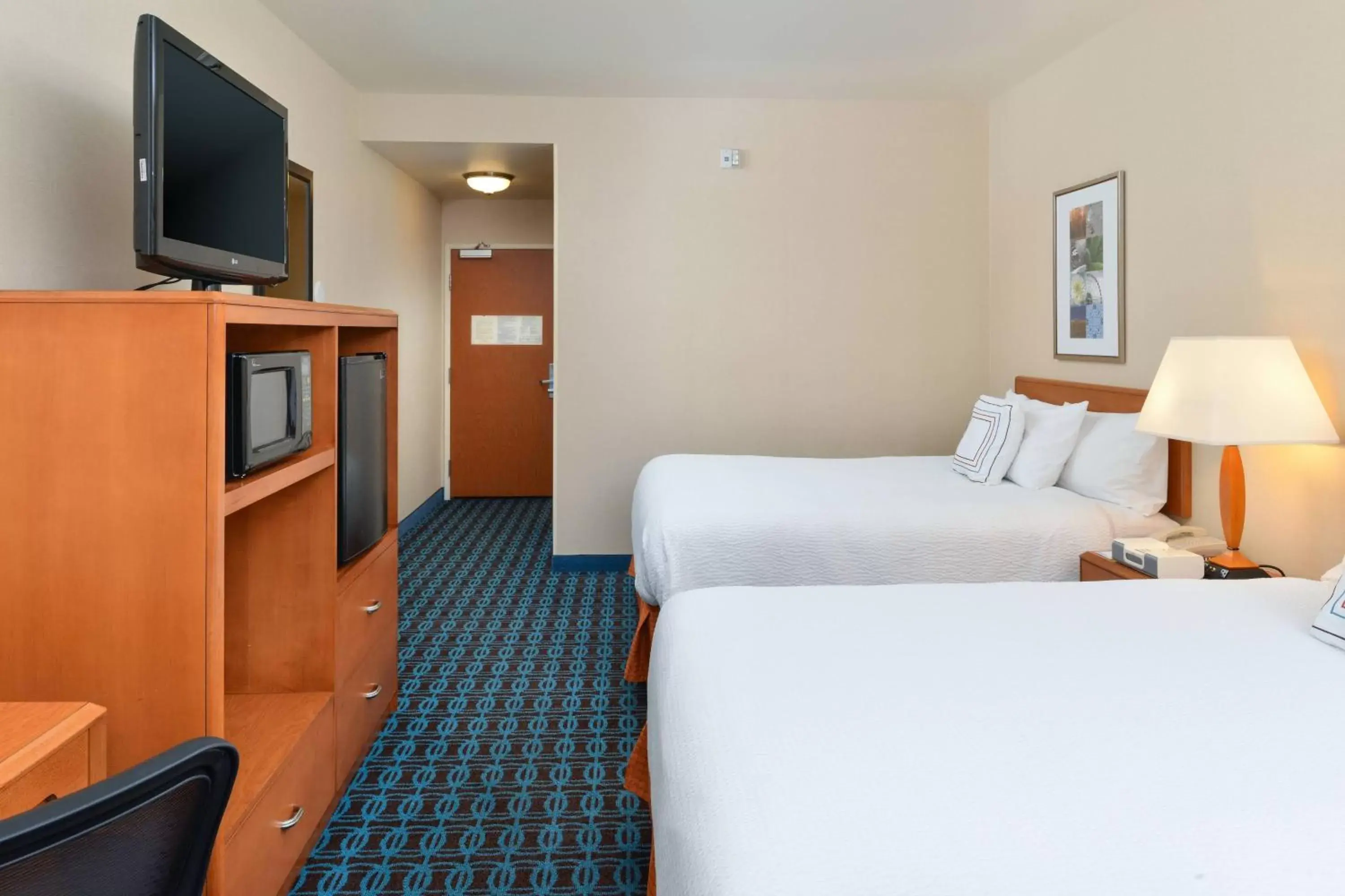 Photo of the whole room, Bed in Fairfield Inn and Suites by Marriott Elk Grove